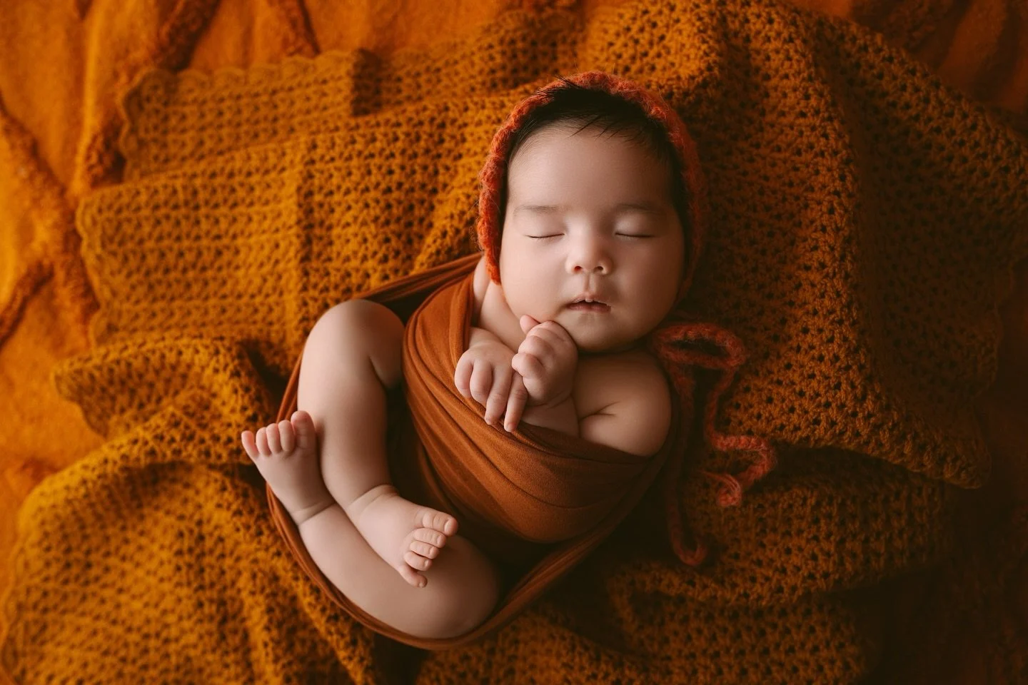 Those curled-up poses, the little fingers, the sleepy expressions &mdash; they only last for a couple of weeks.

This is why newborn sessions are best done within the first 2 weeks, while baby is still naturally sleepy and settled.

We take care of e