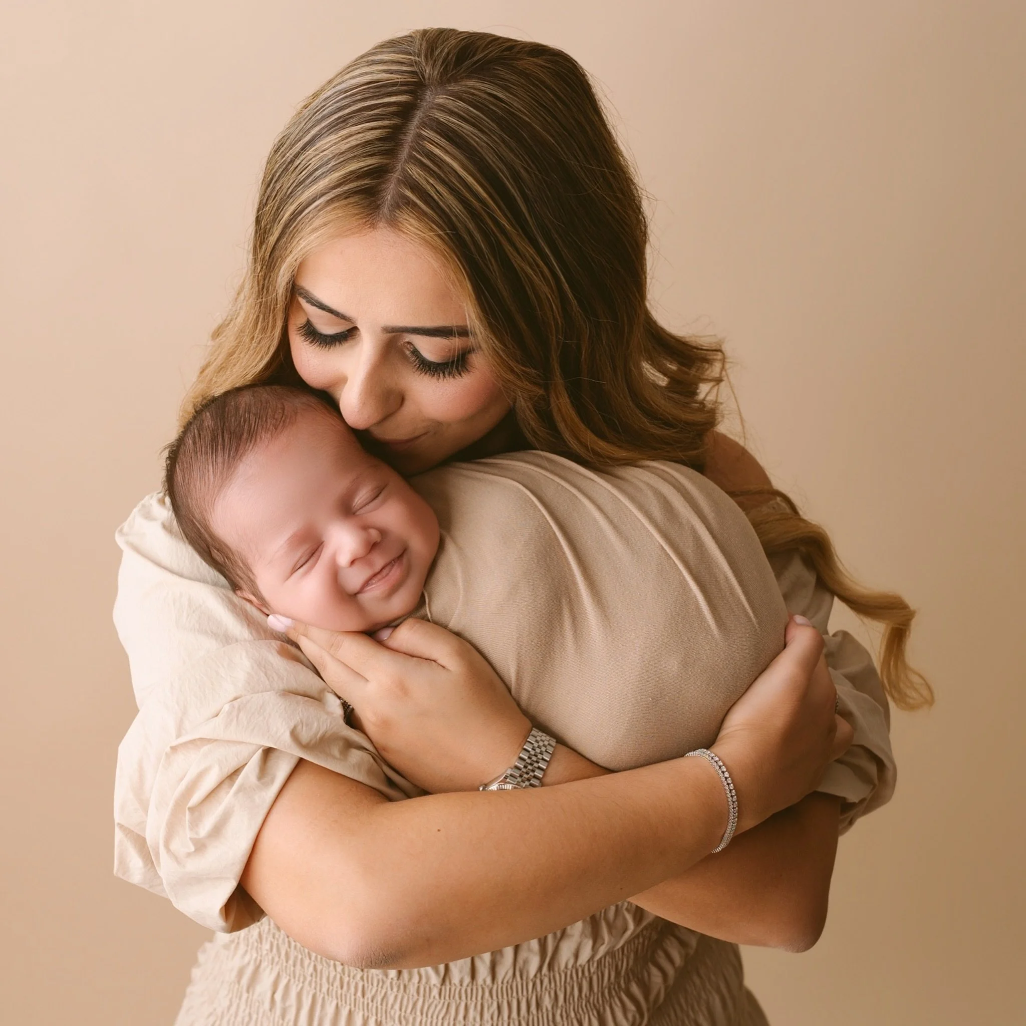 Freshly fed and completely milk drunk 
This little guy was giving us nonstop smiles, sleepy grins, and the funniest tiny expressions during his session.

He was seriously too adorable to handle.

Newborn photos by AnnaClaire Studio Sydney.

#AnnaClar