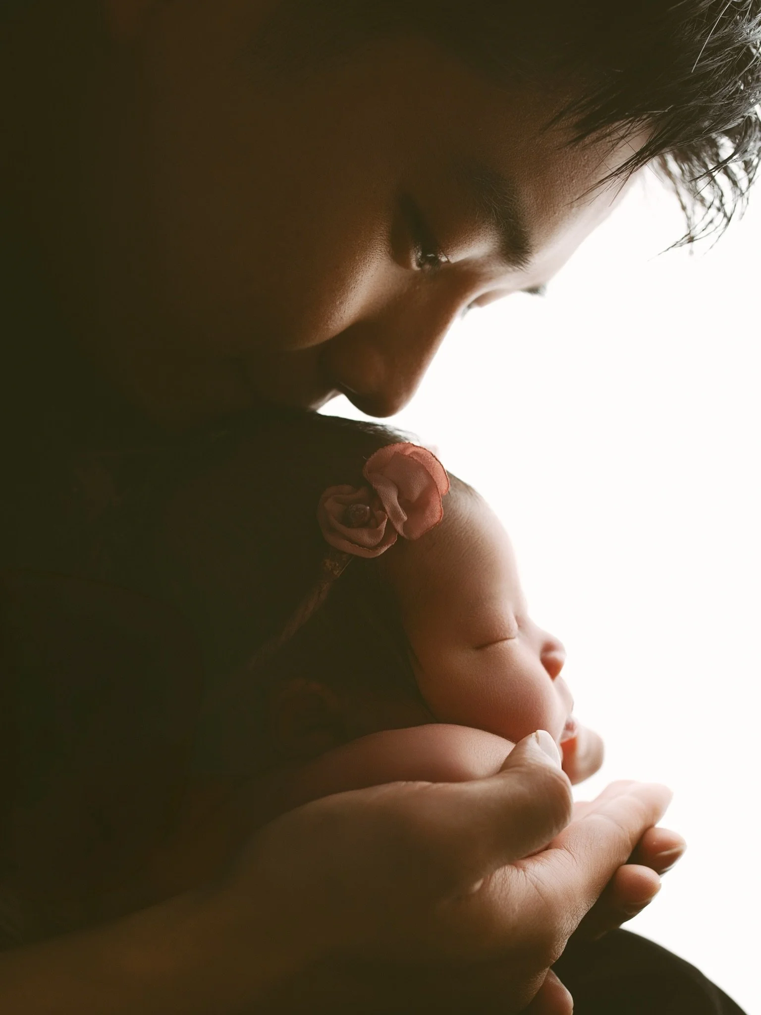 This is love !

#annaclairestudio #newborn #newbornphotographysydney #family❤️