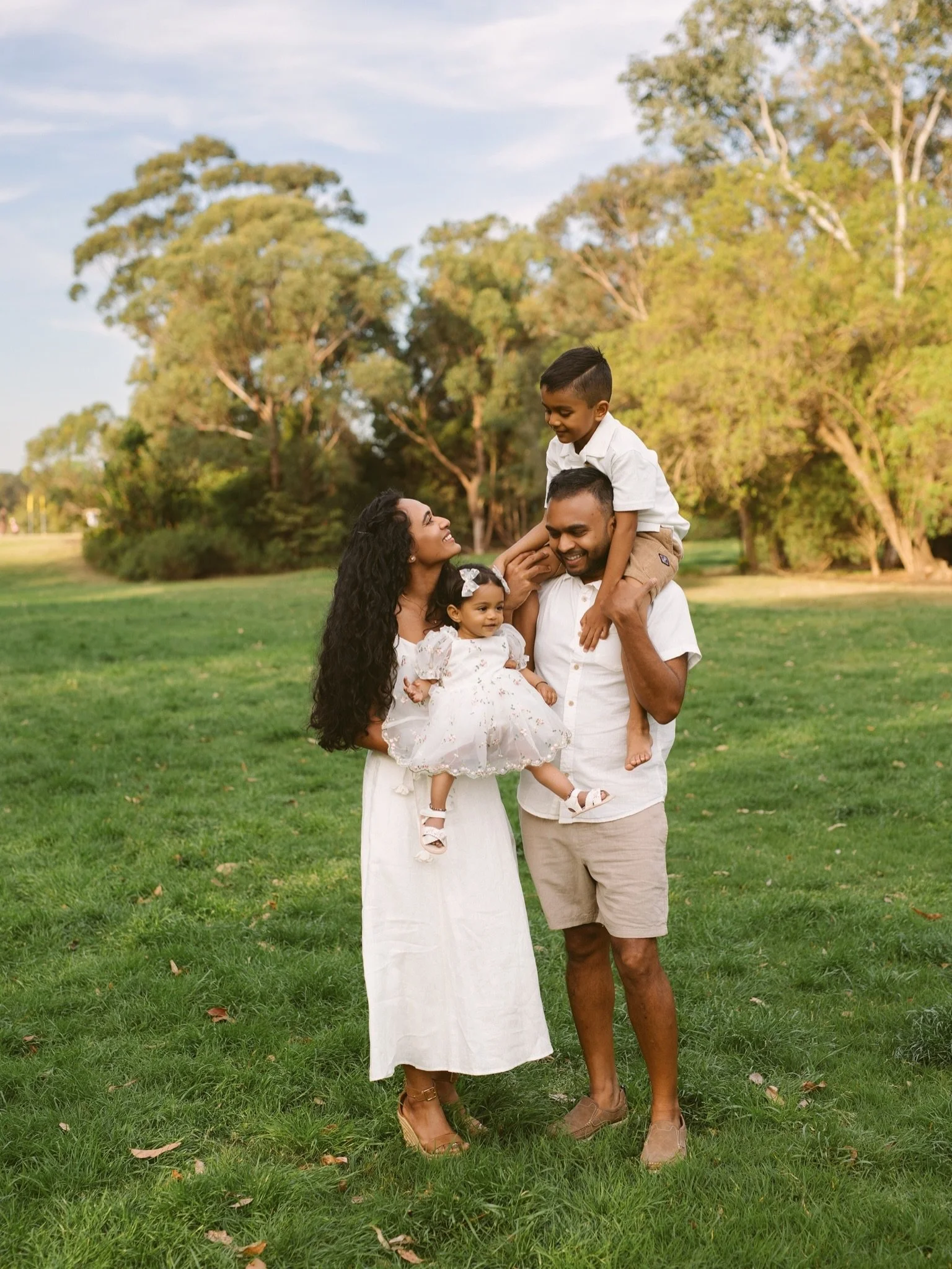 A beautiful afternoon, a beautiful family, and memories to keep for years to come.
Family photos @Bicentennial Park 
Special thanks  @ellieelliekids for sponsoring the baby outfit 
#FamilyPhotography #SydneyFamilyPhotographer #OutdoorFamilyPhotograph