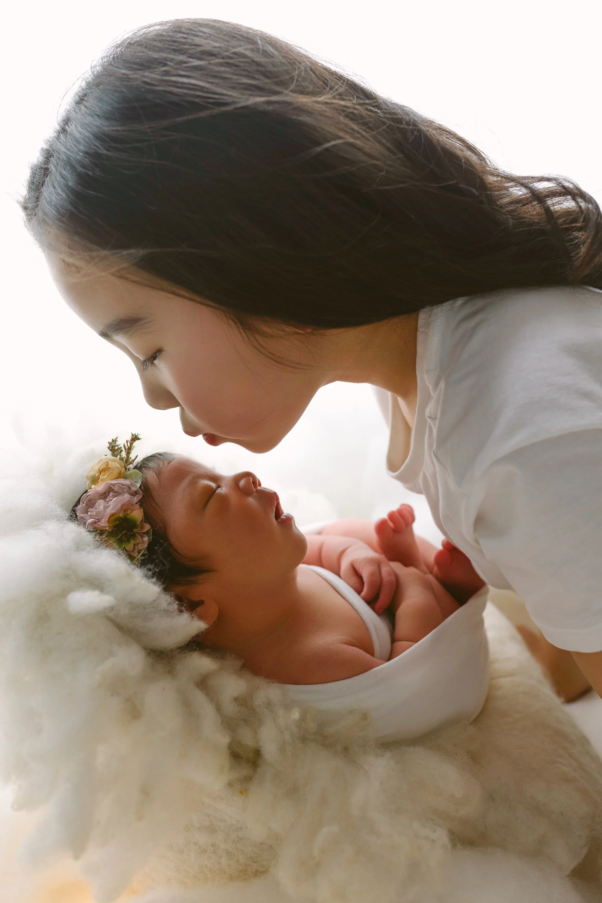 Sibling photos with Newborn baby