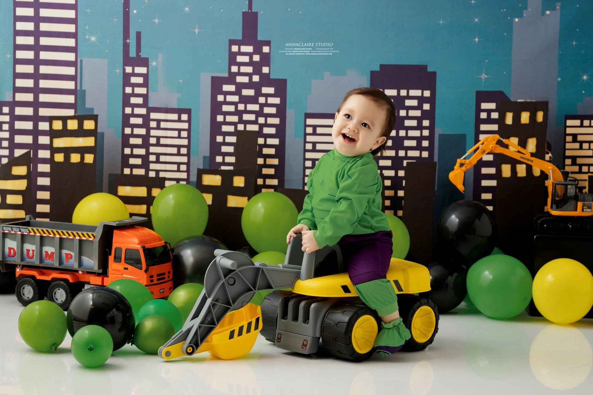 Cake smash photo by annaclaire studio green hulk.JPG