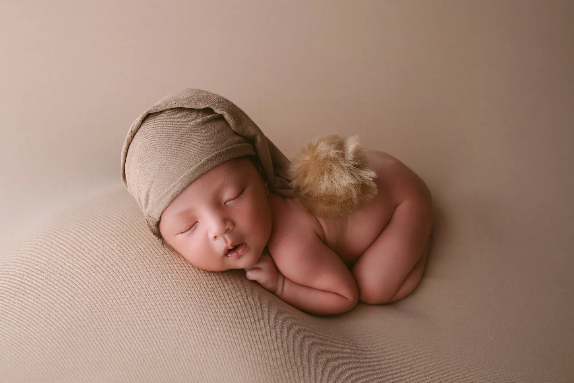 NEWBORN PHOTOS BY ANNACLAIRE STUDIO SYDNEY (2).JPG