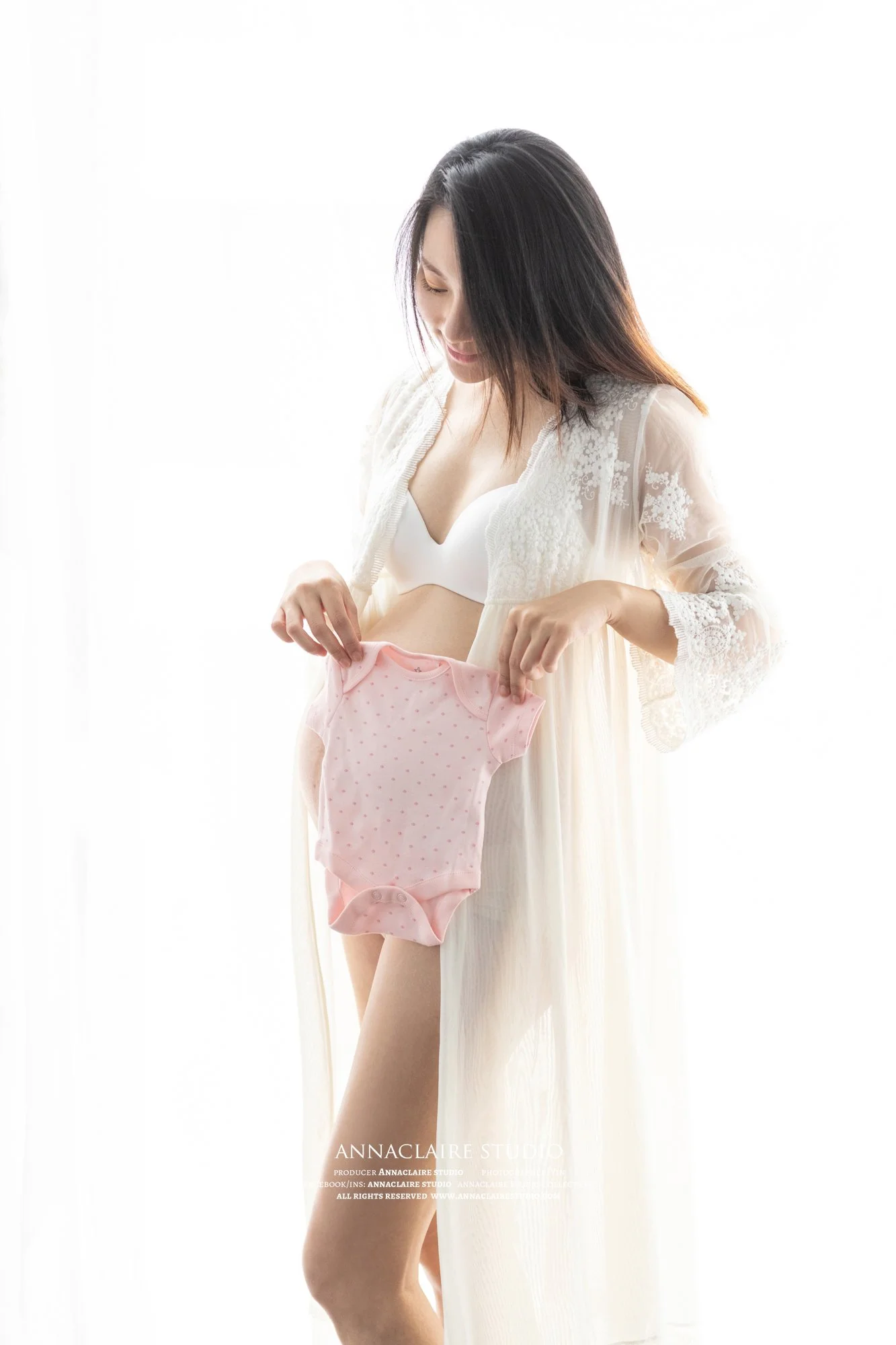 maternity photo  by AnnaClaire Studio home session (3).JPG