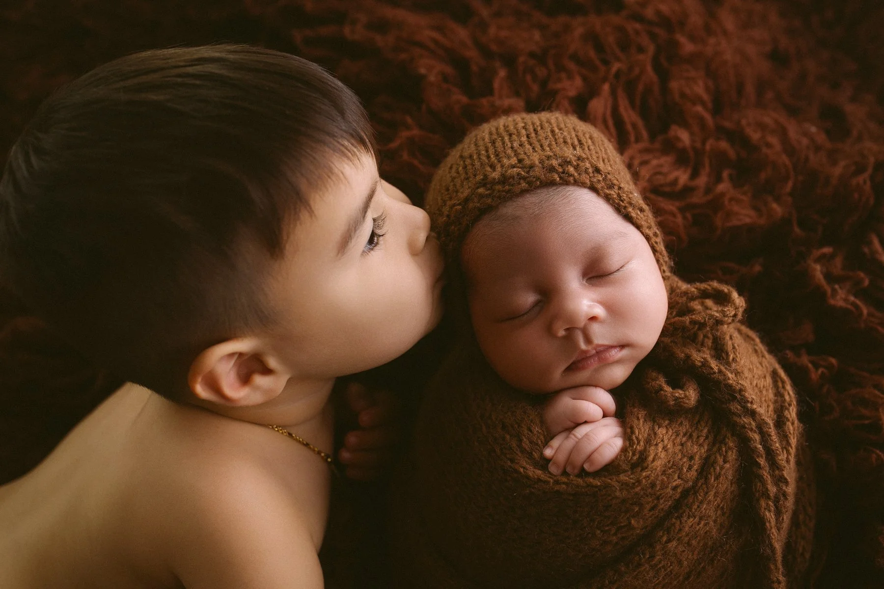 Sibling photo with Newborn baby 