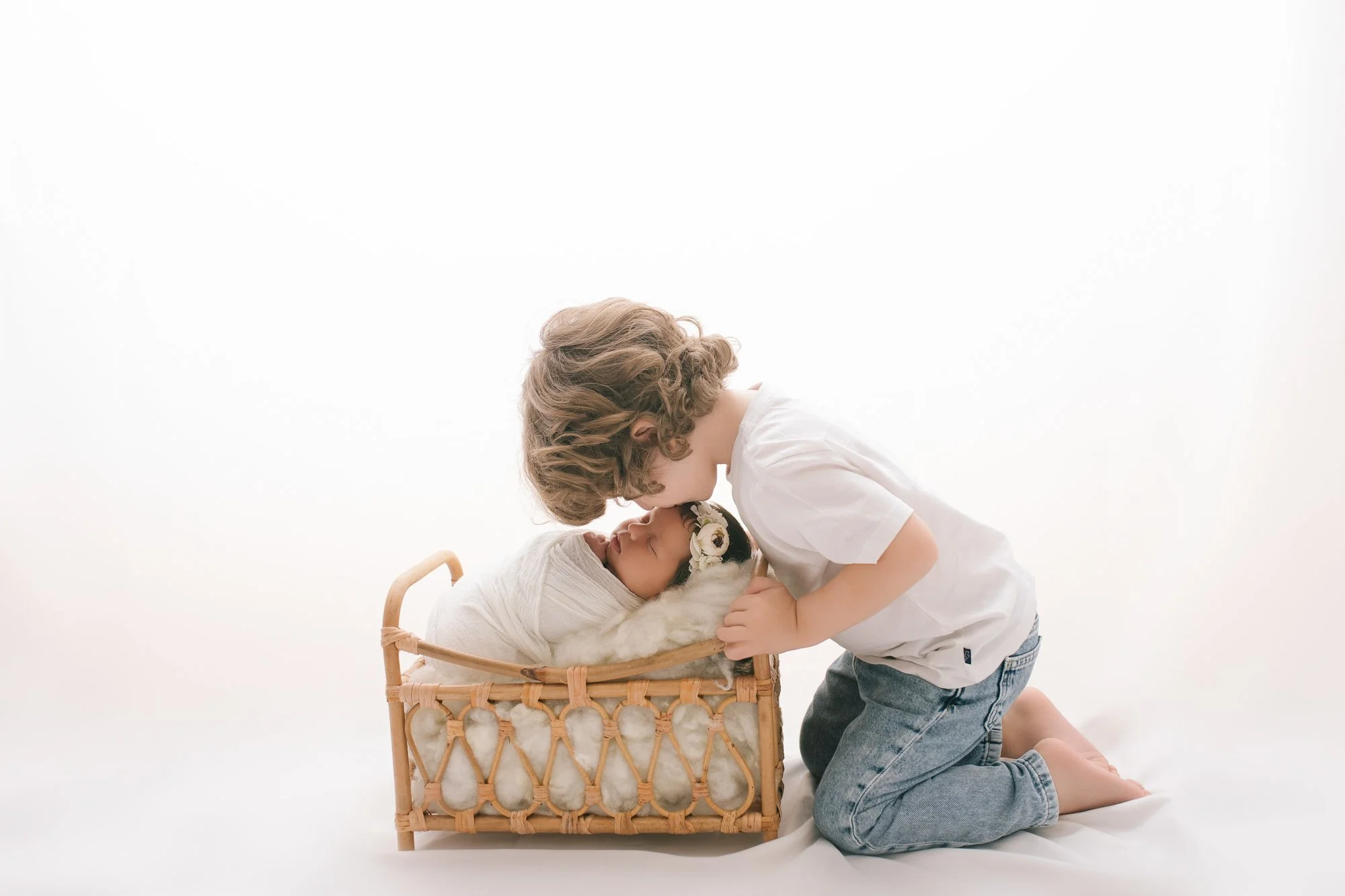 sibling photos with newborn (1).JPG