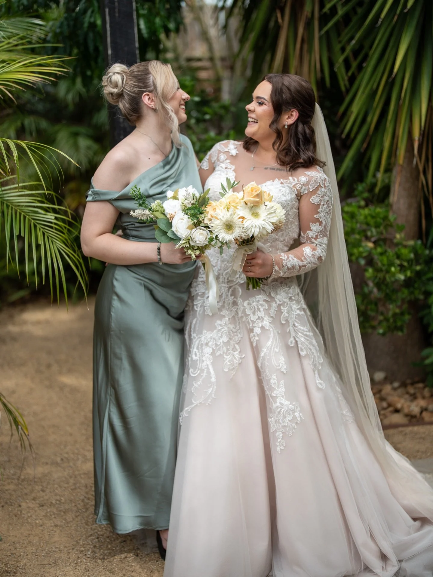 Wedding Portraits with you nearest and dearest. Fun, easy and quick so you can get back to celebrating with everyone else as quickly as possible 🤘🏻
&bull;
&bull;
&bull;
David Symes Portrait Photography 
Melbourne Photographer 
Based in the Yarra Ra