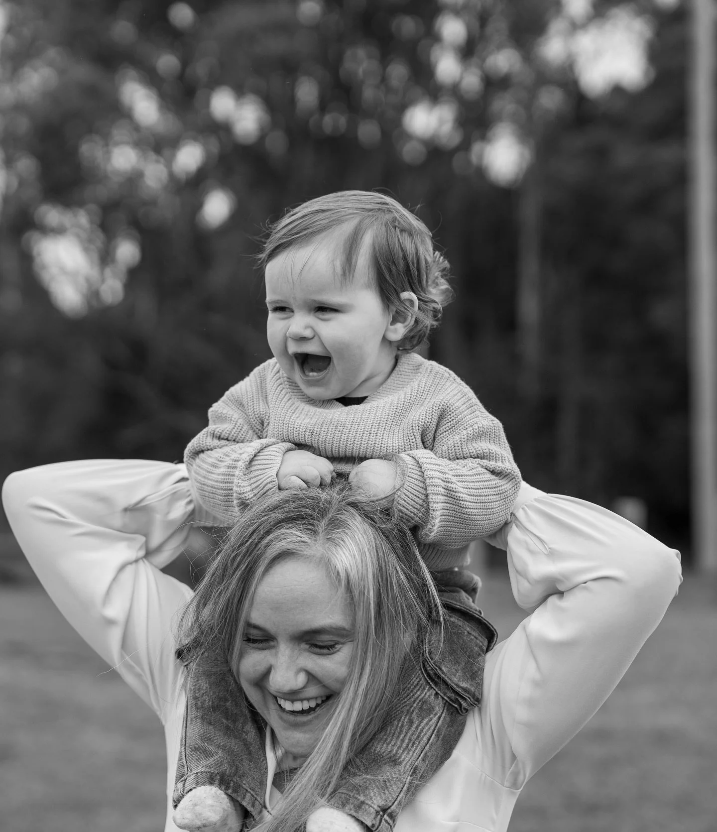 A quick afternoon session with Dustin. 
Huge thanks to the weather to holding out 👏🏻 
This guy was a little bundle of fun, even if he did think flowers were pretty tasty 🤣 

Thanks for looking 🖤