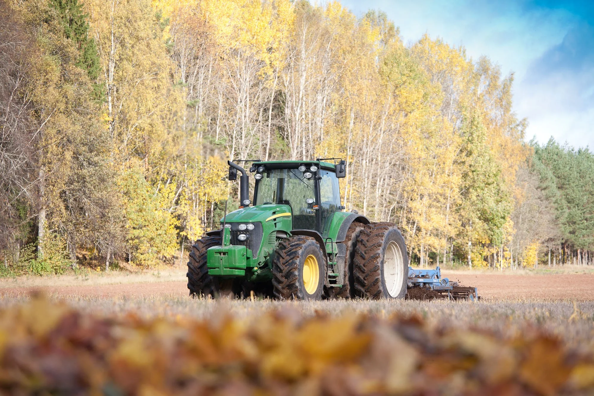 52685-tractor-with-an-aerator-2022-03-04-02-35-41-utc.jpg