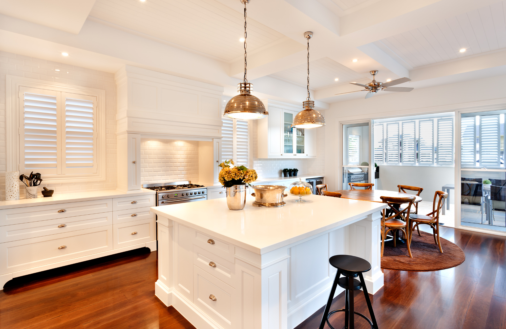 Our 5 Favorite Pendant Lights for Your Kitchen 