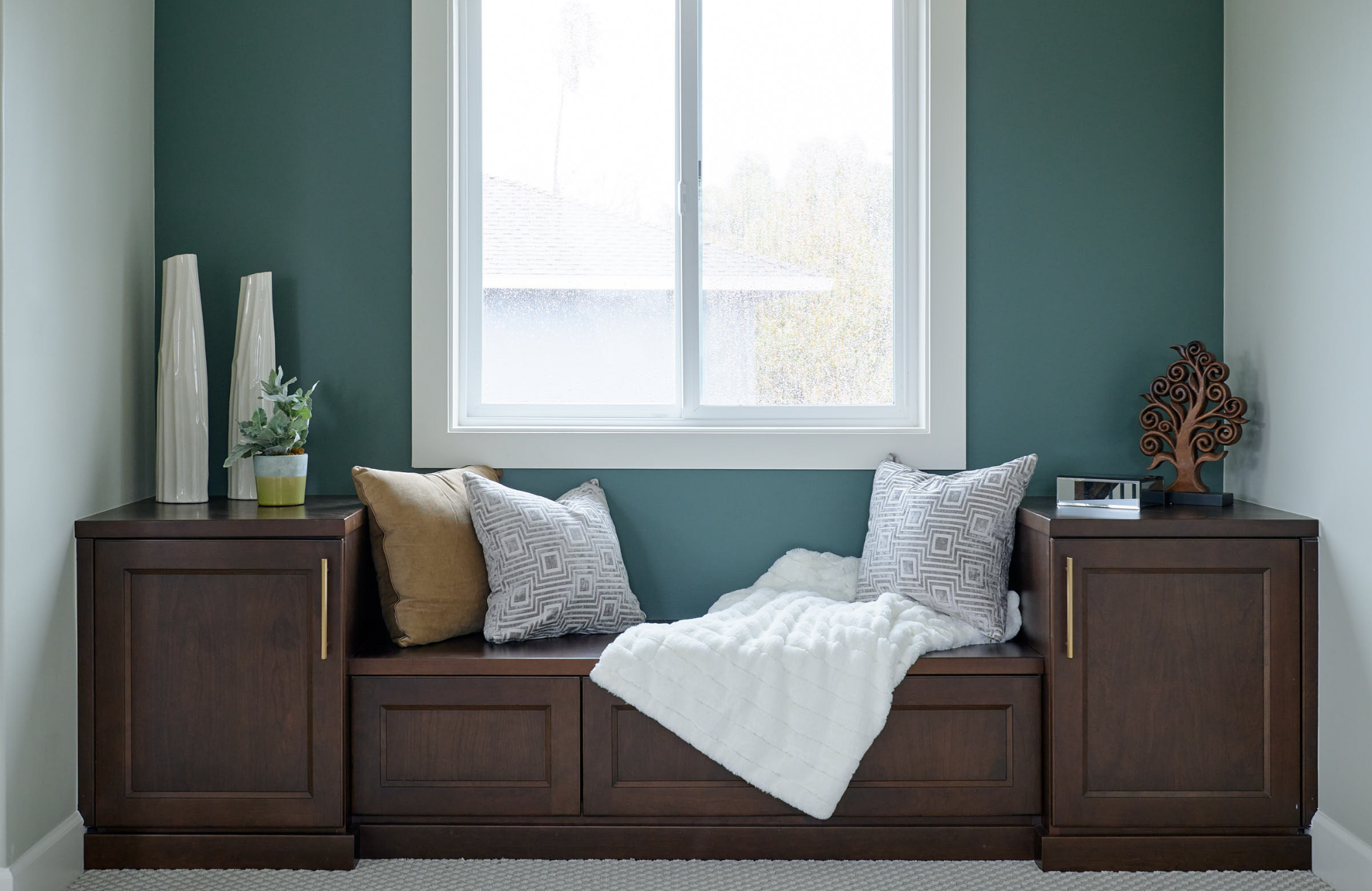 3 Creative Storage Solutions to Maximize Small Spaces