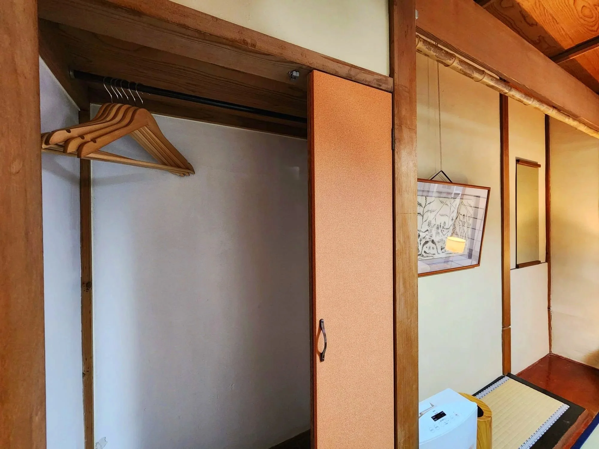 Single+Room+25+Closet.jpg