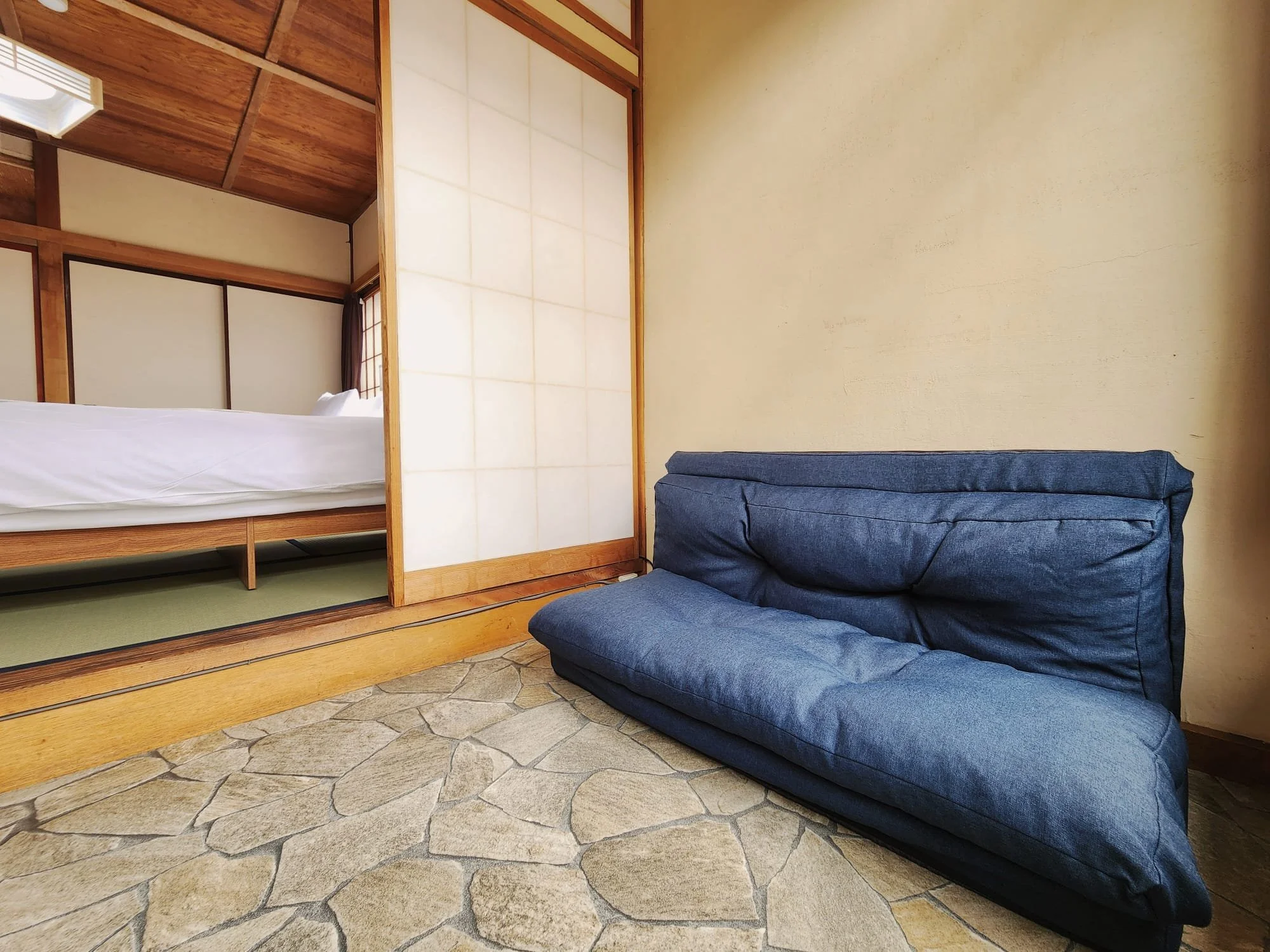 8-Tatami Standard Twin Rom 29 - Sofa Area