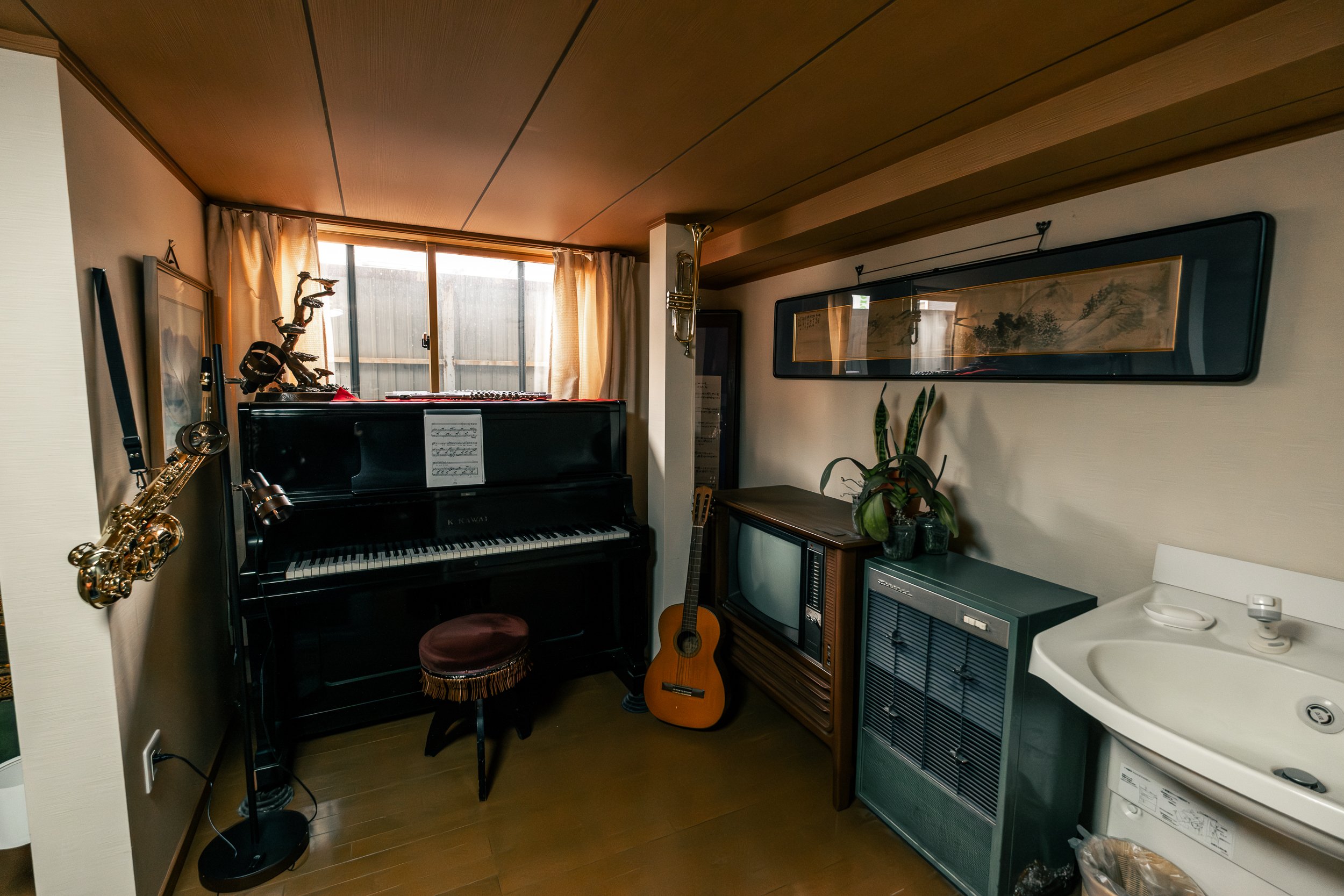 Lounge Piano area.jpg