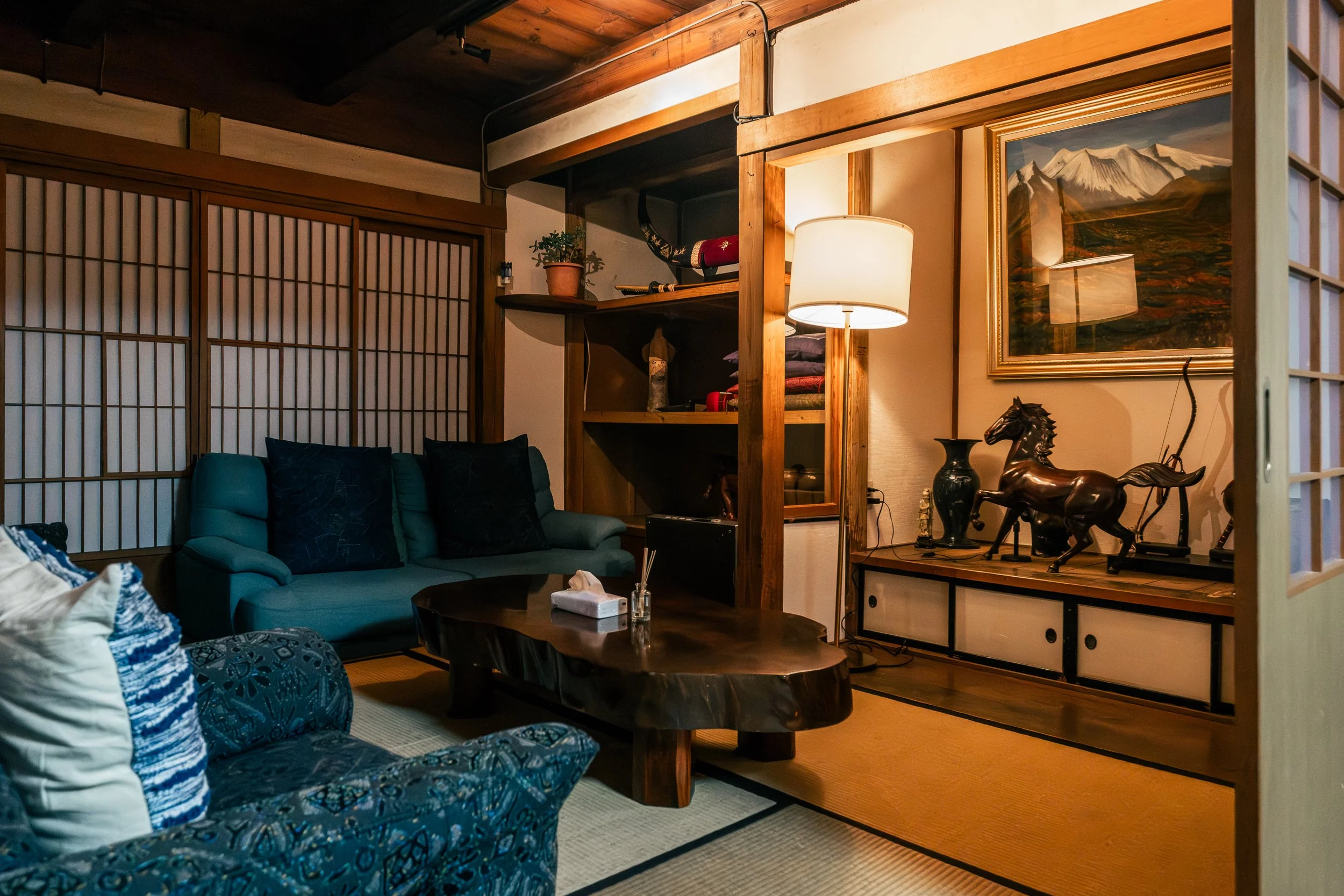 Lounge area tatami room.jpg