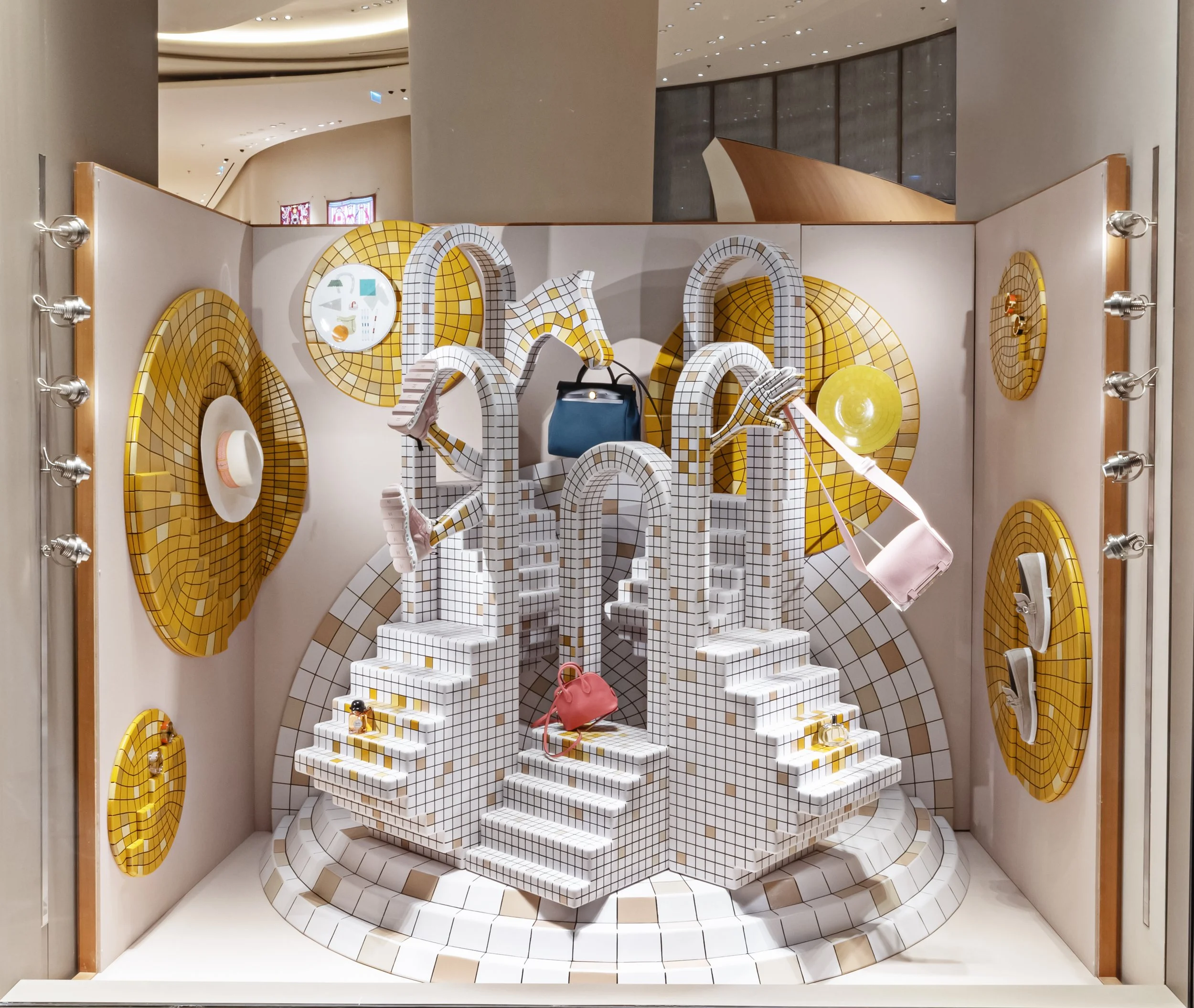 Hermes DM windows NOV 244.jpg