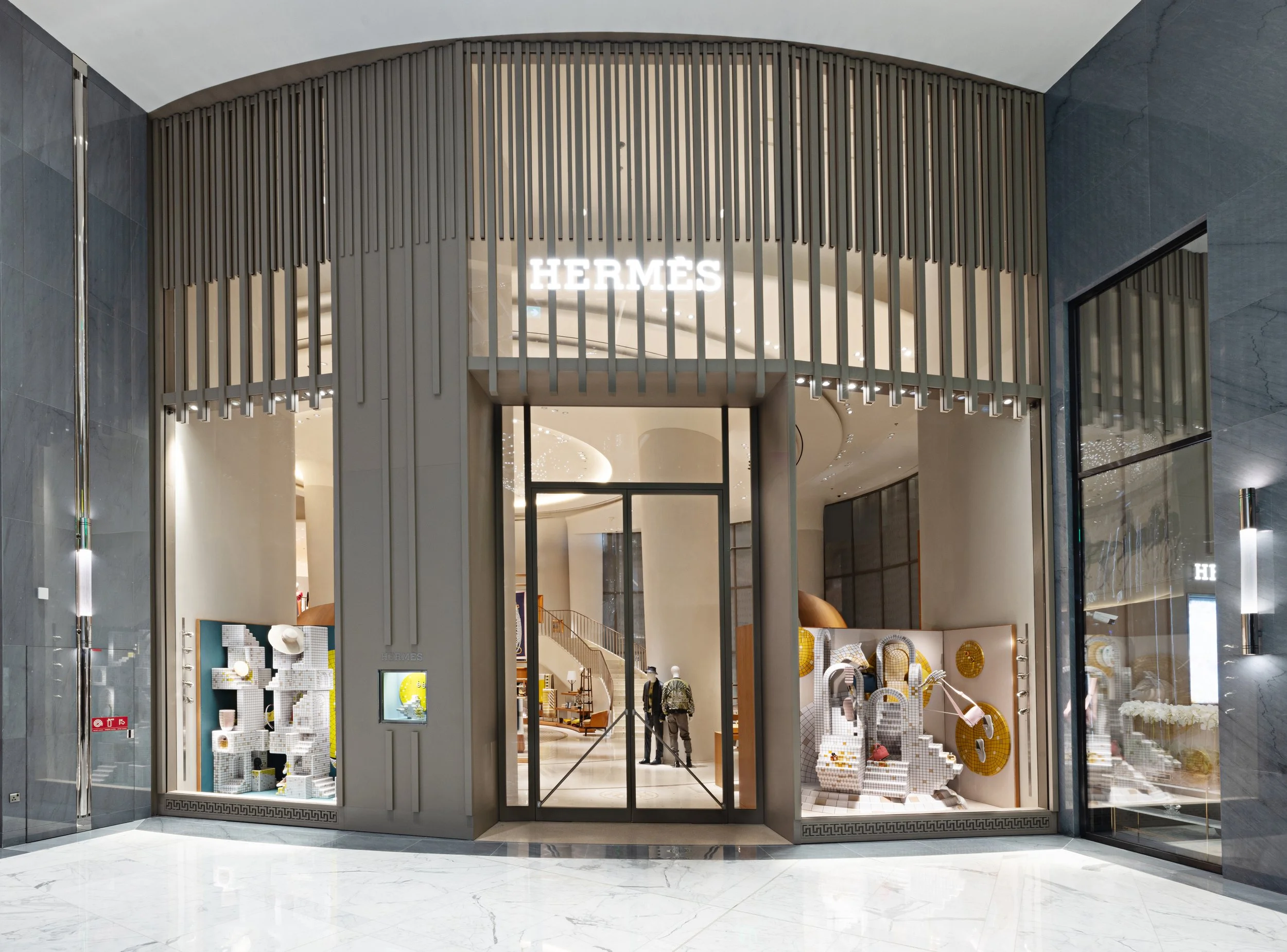 Hermes DM windows NOV 246.jpg