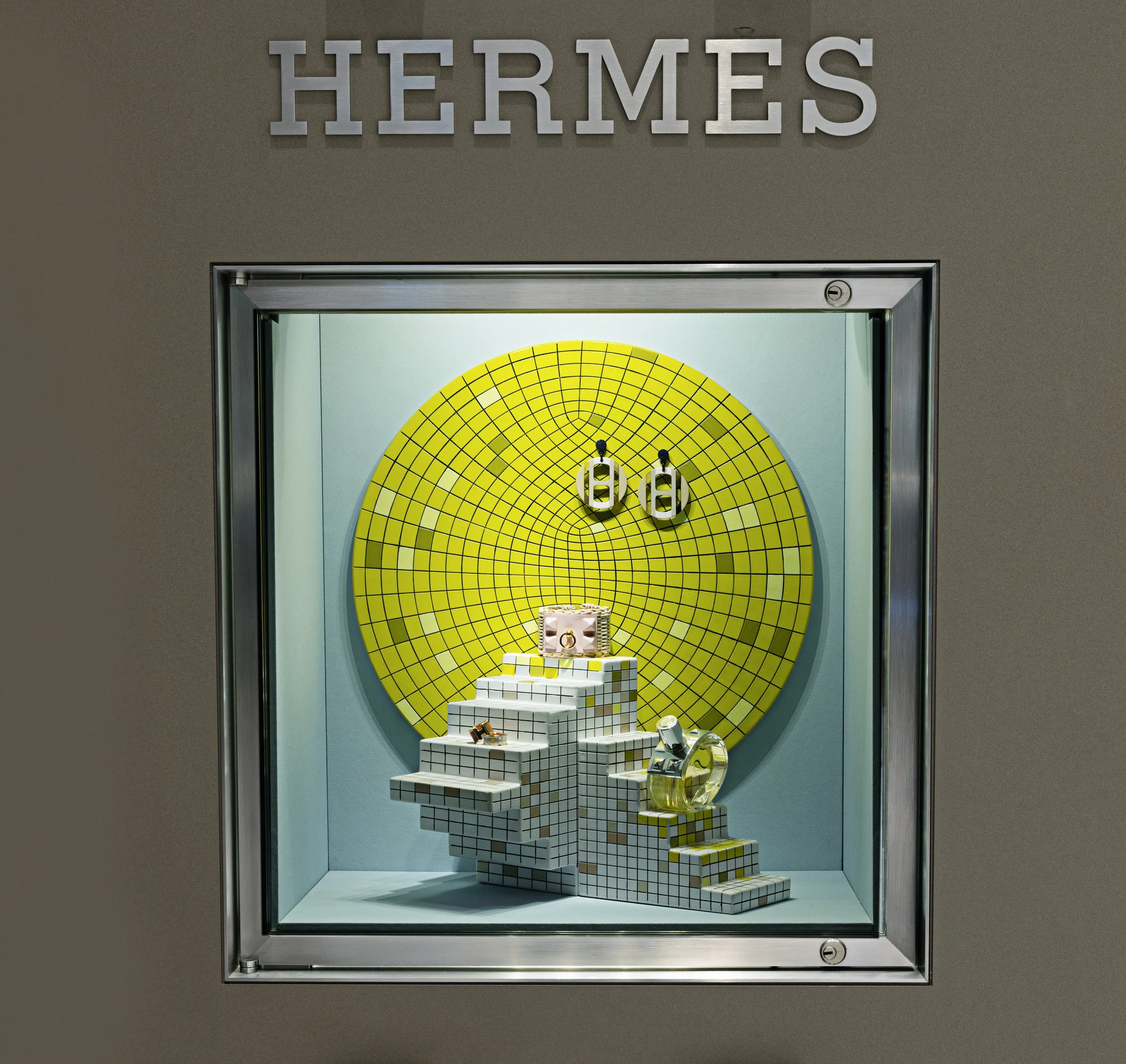 Hermes DM windows NOV 241.jpg