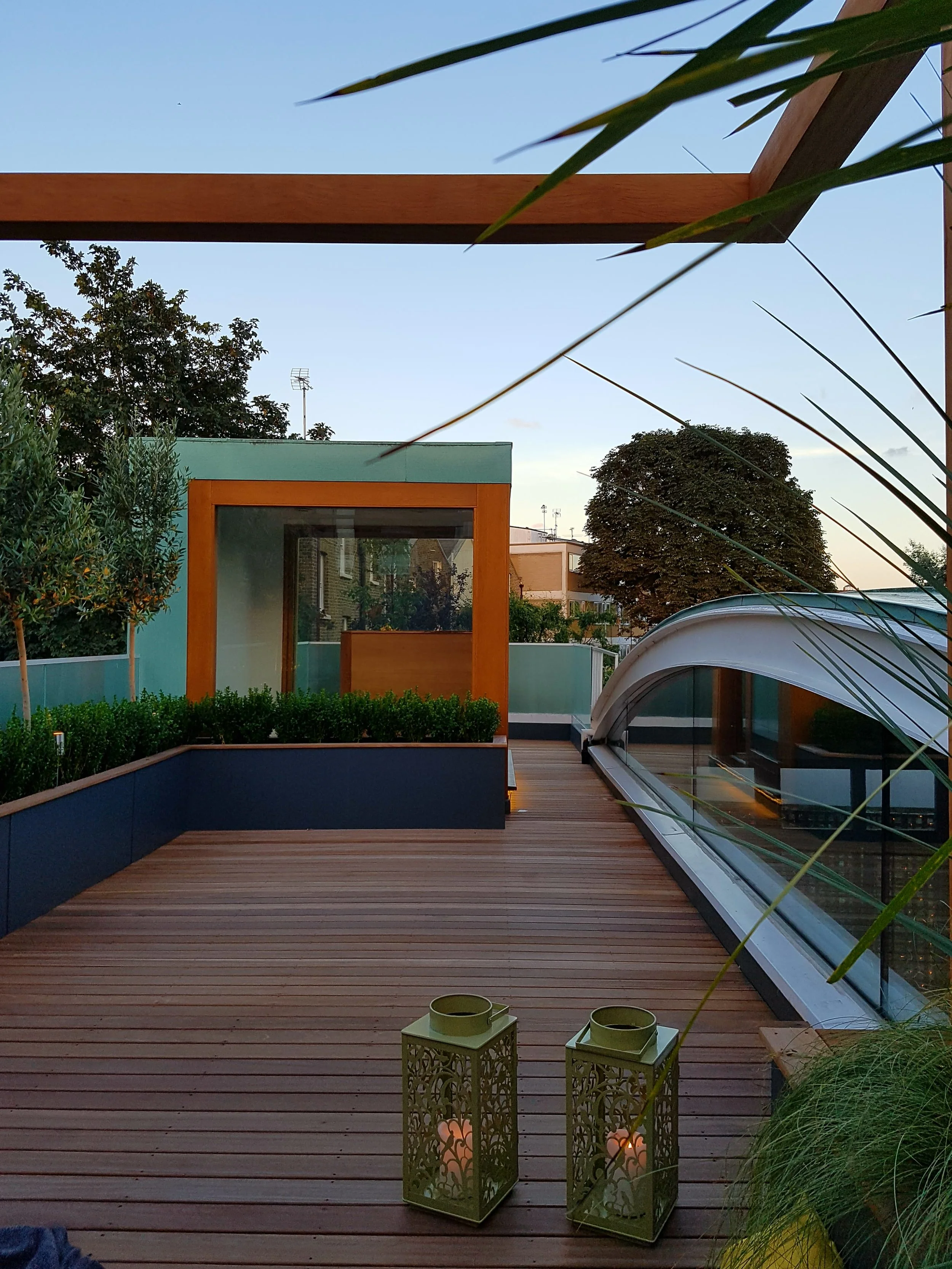 bespoke roof garden design with hardwood decking, cantilevered pergola and raised planters