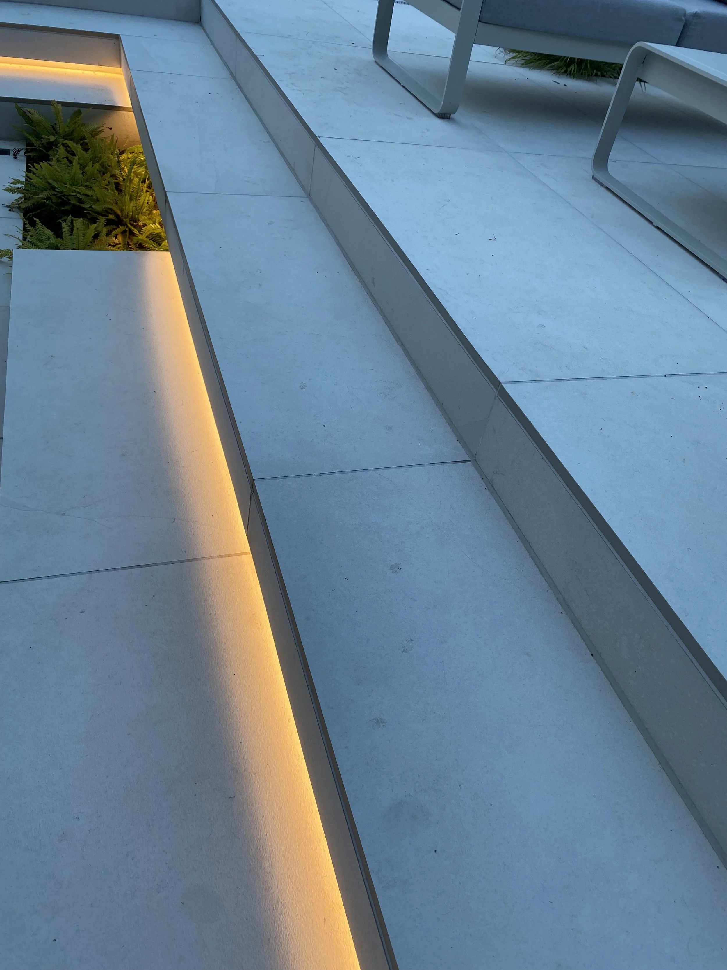 floating step detail