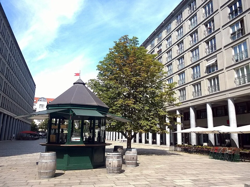 Charlottenburg_Walter-Benjamin-Platz-002 (1).jpg