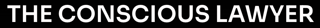 Tekst op zwarte achtergrond met witte letters: 'THE CONSCIOUS LAWYER'.