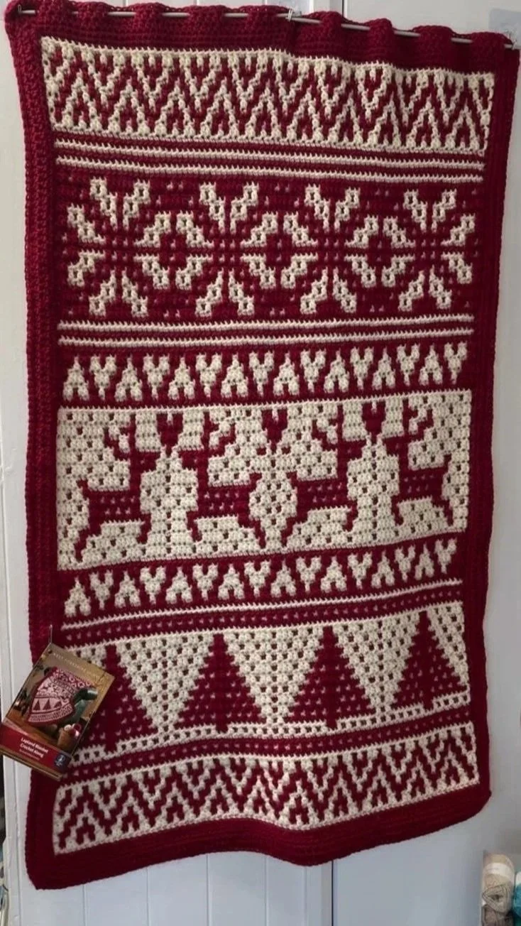 WYS Retreat Chunky Lapland Blanket
Made by Linda
Pattern by Anna Nikipirowicz for West Yorkshire Spinners
Yarn: WYS Retreat Chunky Roving