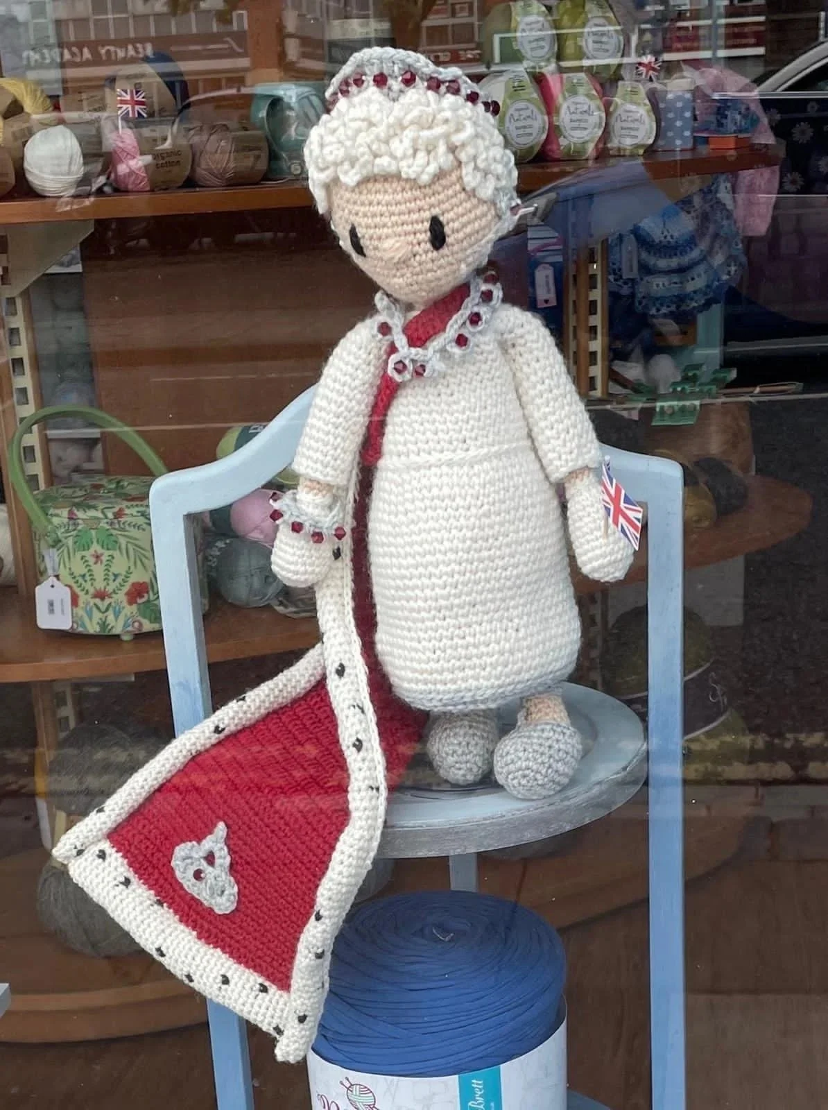 TOFT Queen Elizabeth II doll
Crocheted by: Debbie
