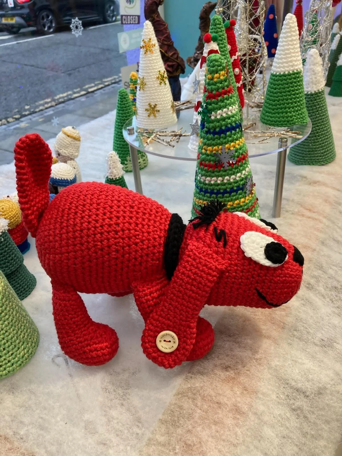Clifford the Big Red Dog
Crocheted by: Debbie