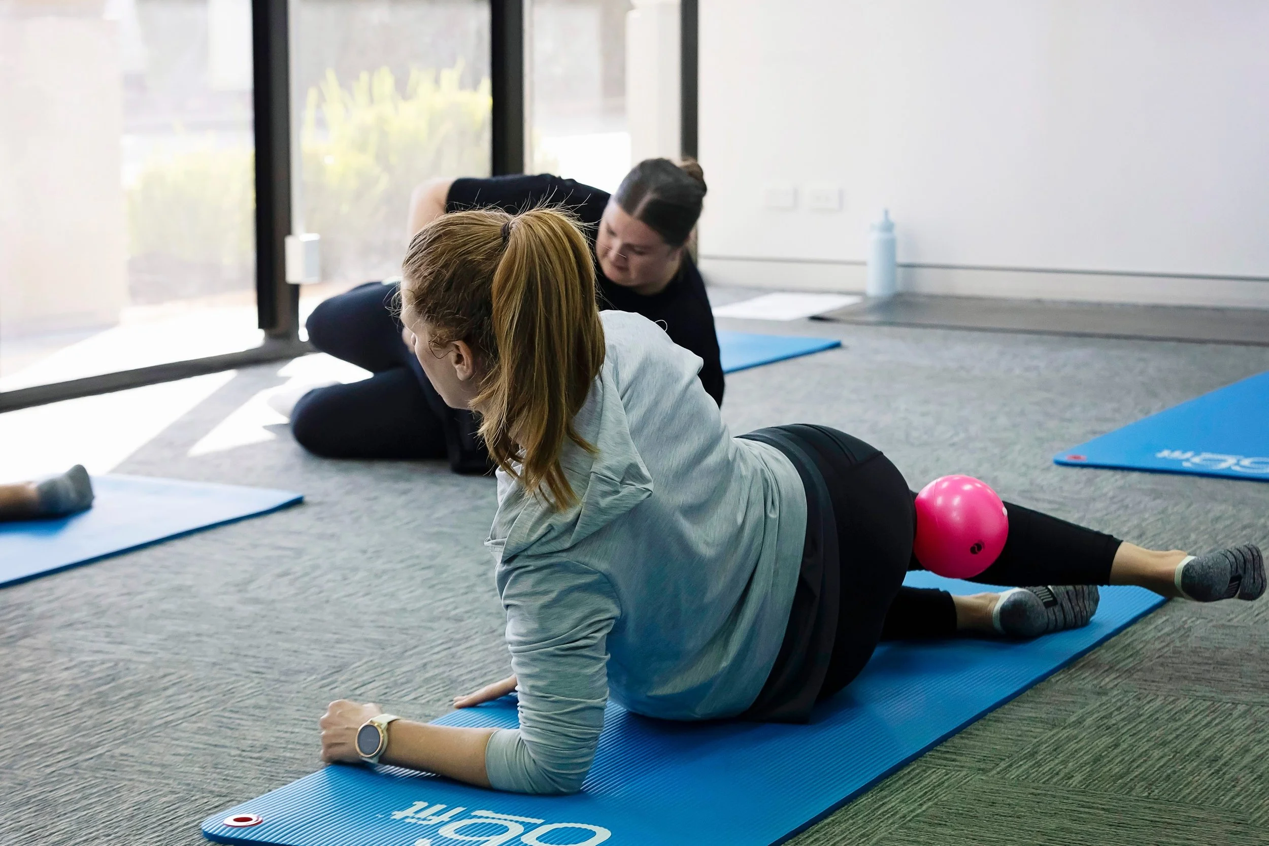 Lying down? Yes. Working hard? ABSOLUTELY. 😂🔥

📸 @inthegfstudio 

#pilateswithtash#perthpilates #pilatesinstructor #matpilates #reformerpilates