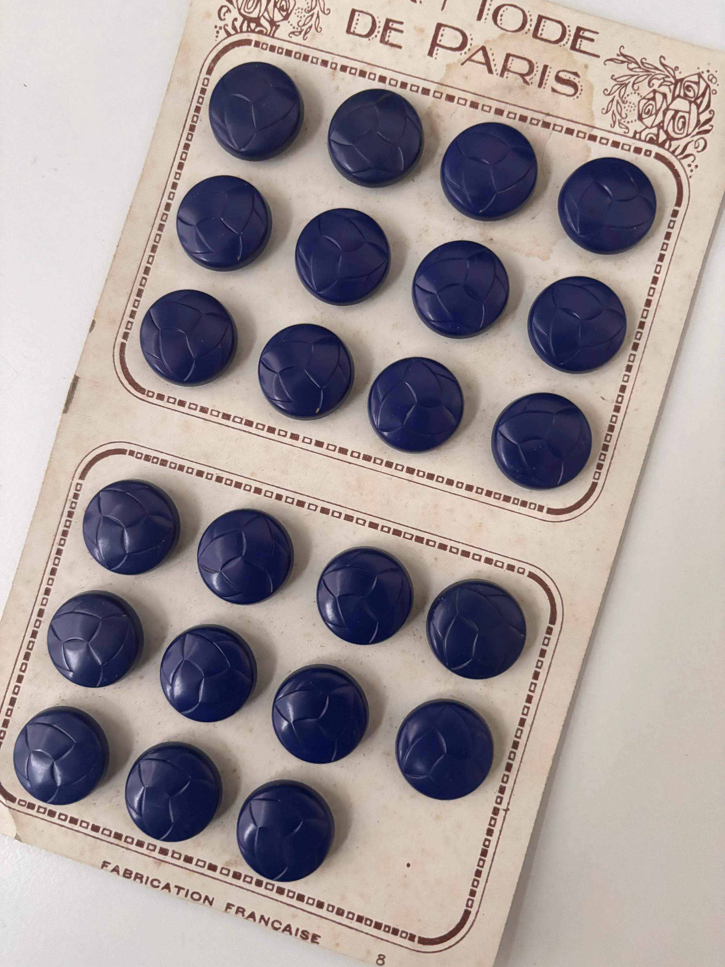 La Mode de Paris buttons (blue - 18 mm)