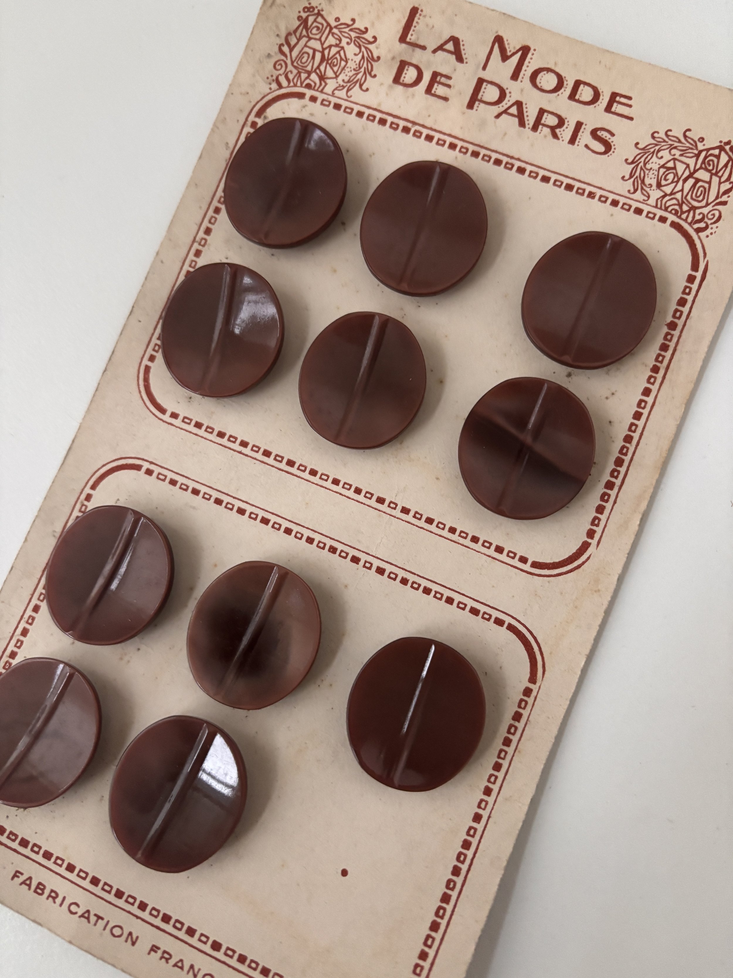 La Mode de Paris buttons (brown 26 x 24 mm)