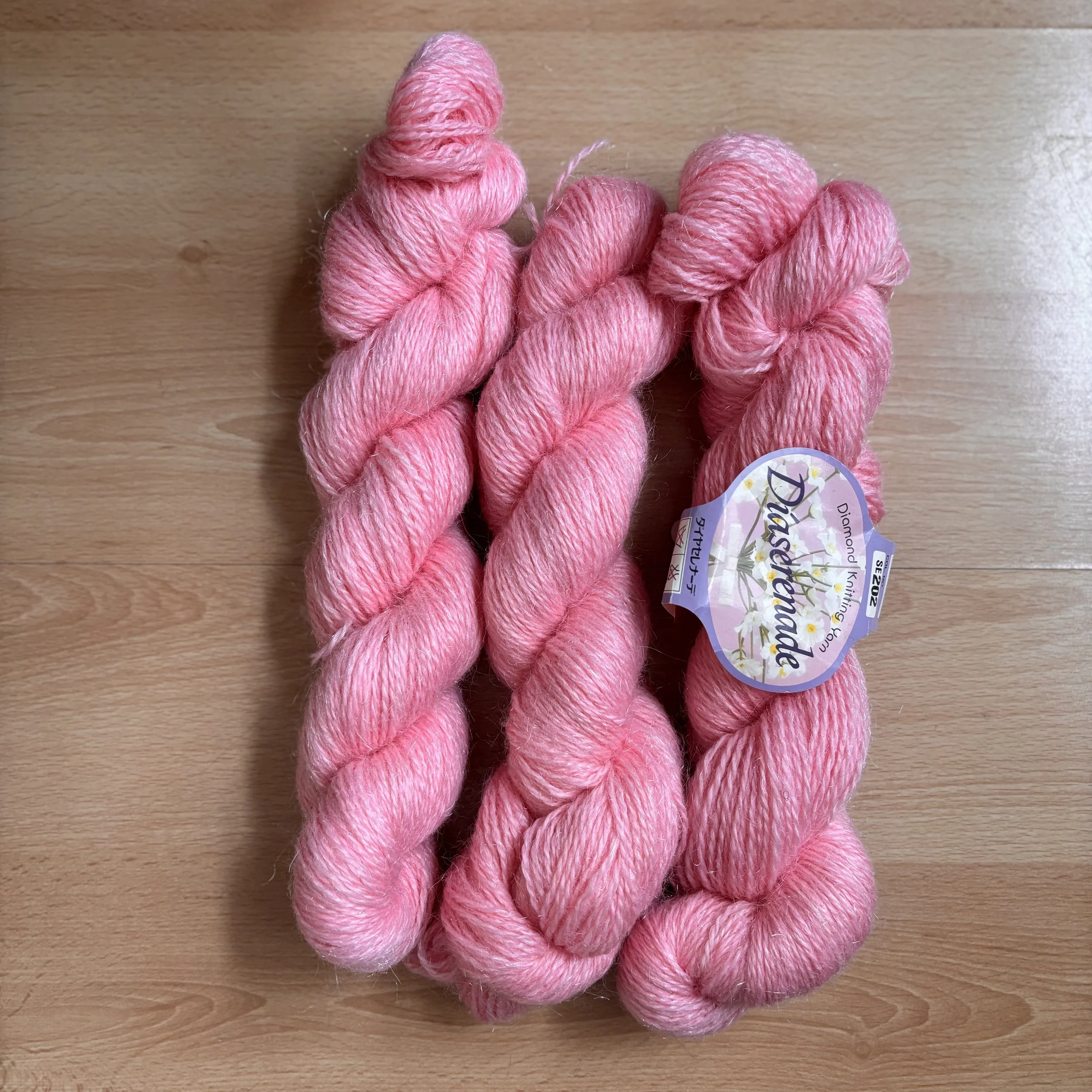 Díaserenade (ダイヤセレナーデ) Japanese yarn (225 grams)