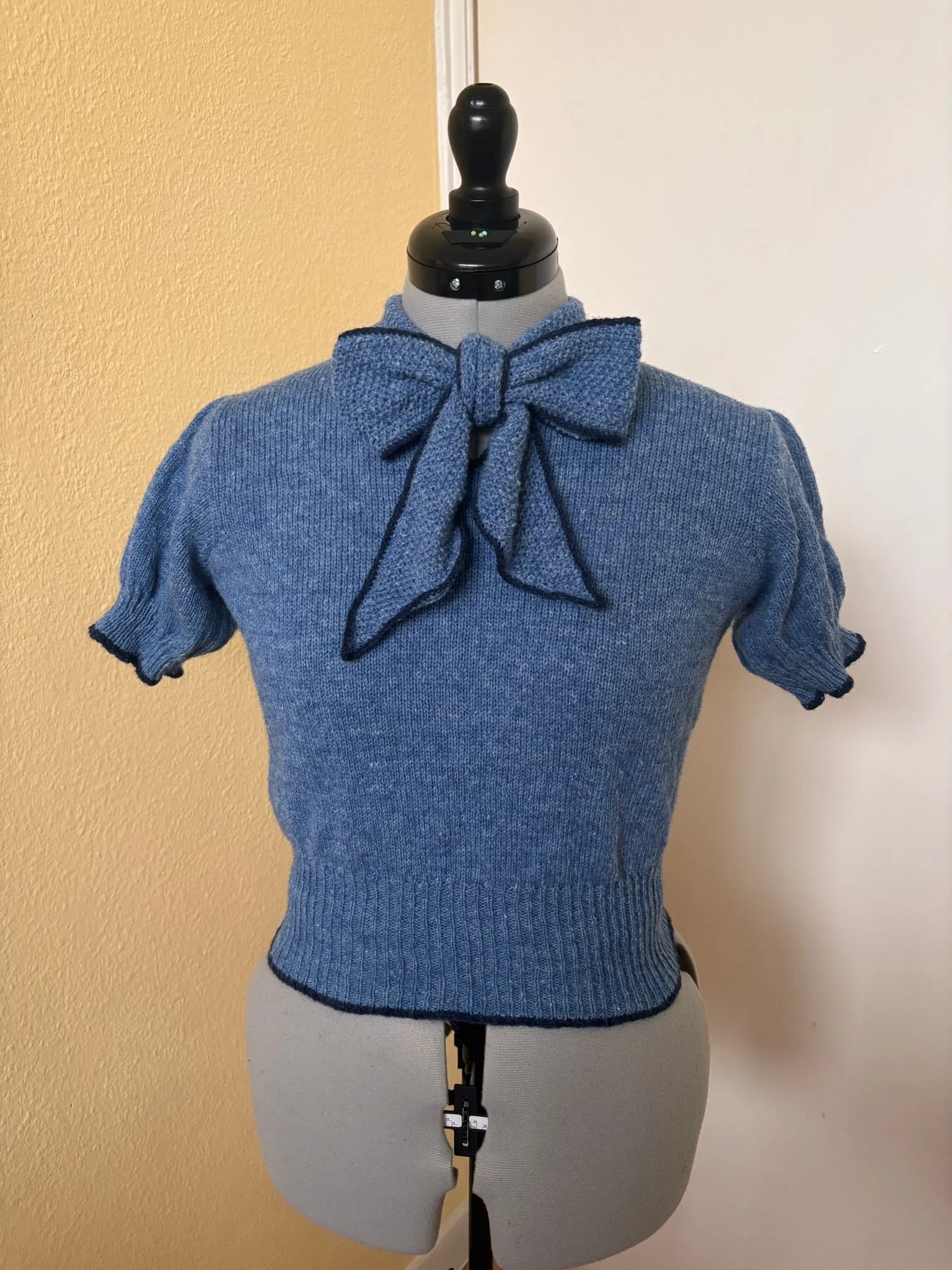 1930s Bowtie Blouse (90 cm / 36” bust)