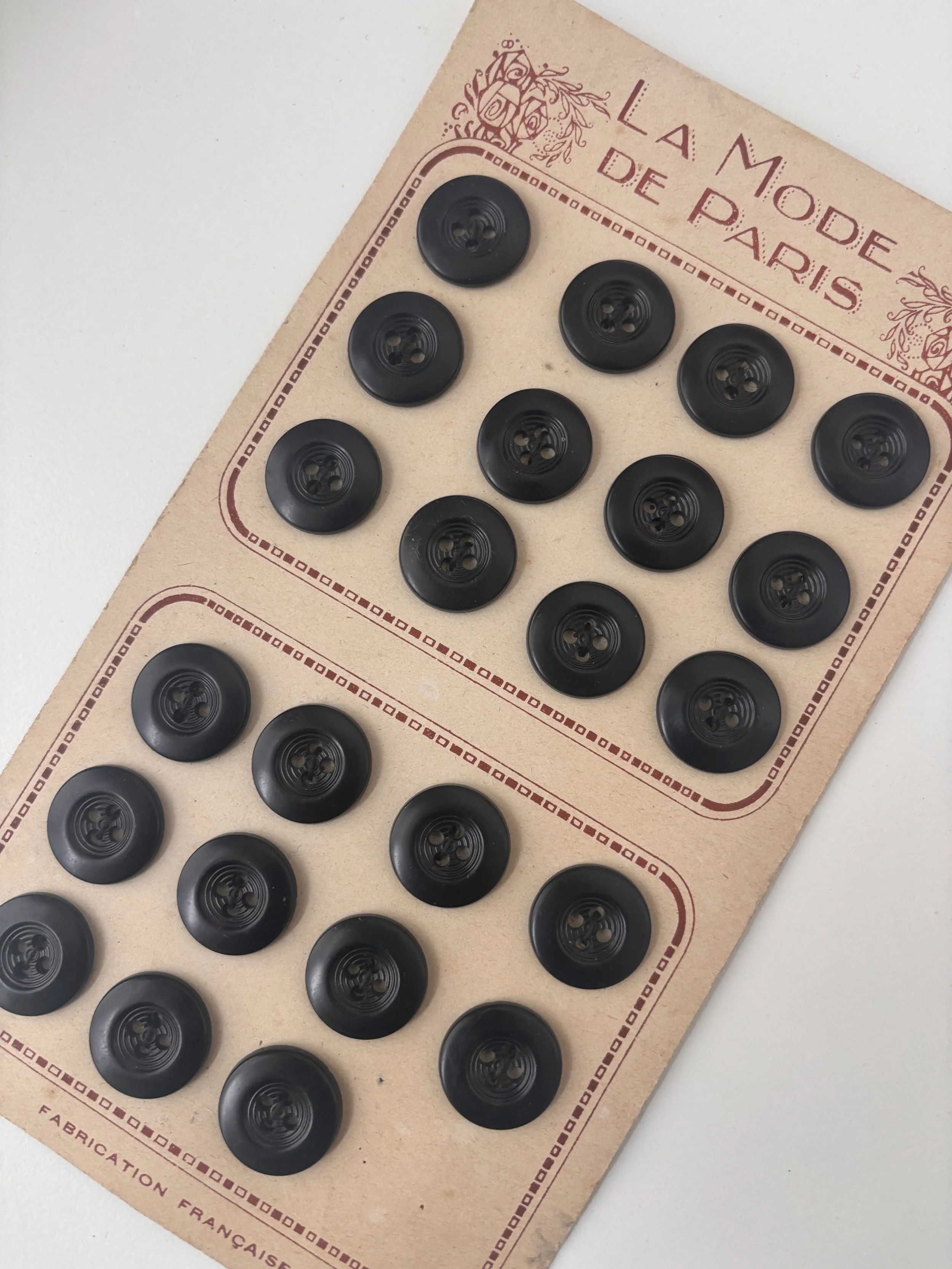 La Mode de Paris buttons (black - 18 mm)
