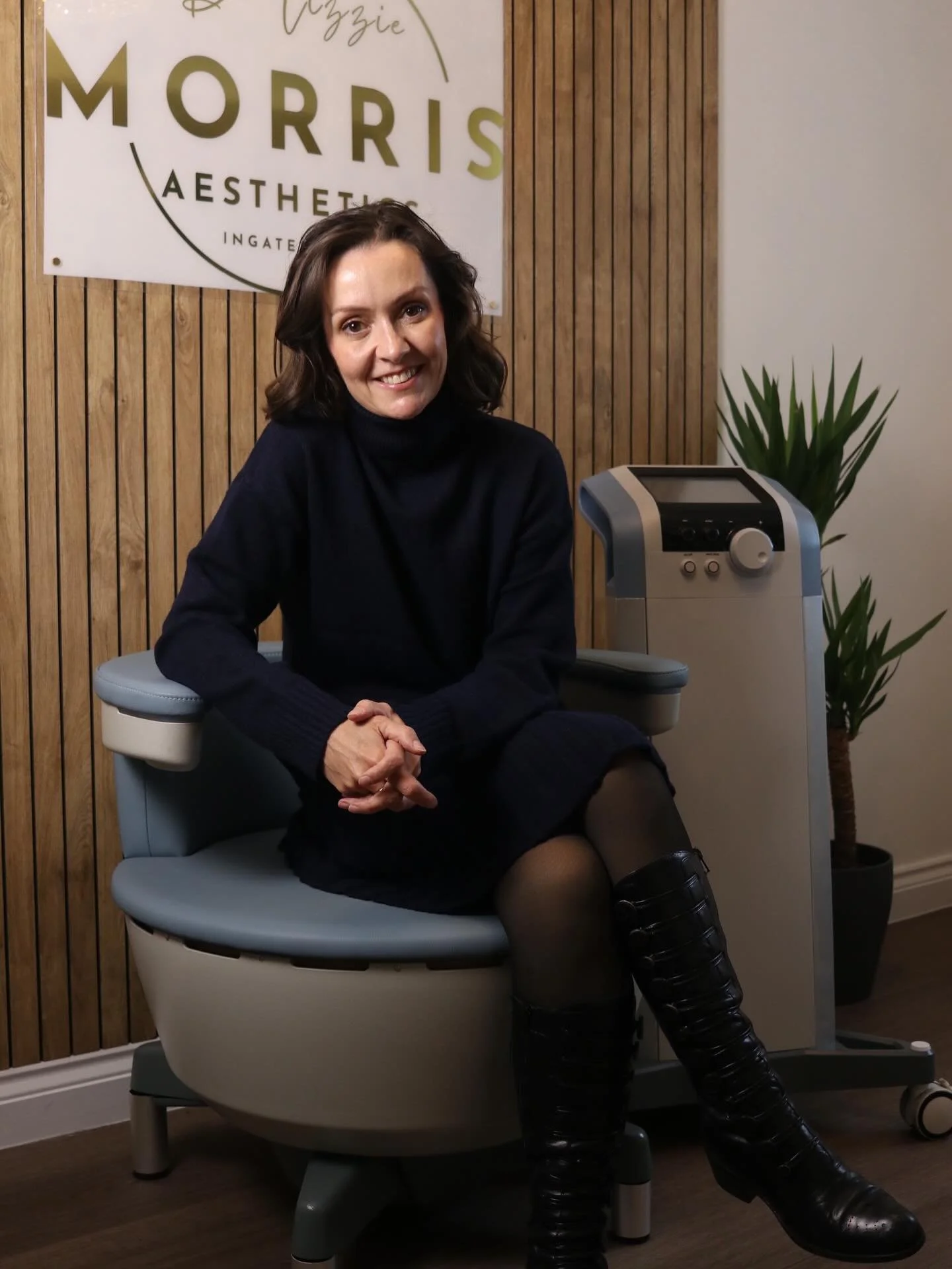 Over 11,000 kegel exercises in a single 30 minute session! 

This is a groundbreaking piece of technology using electromagnetic energy to contract your whole pelvic floor muscles.  It is totally painless and you have the treatment fully clothed just 