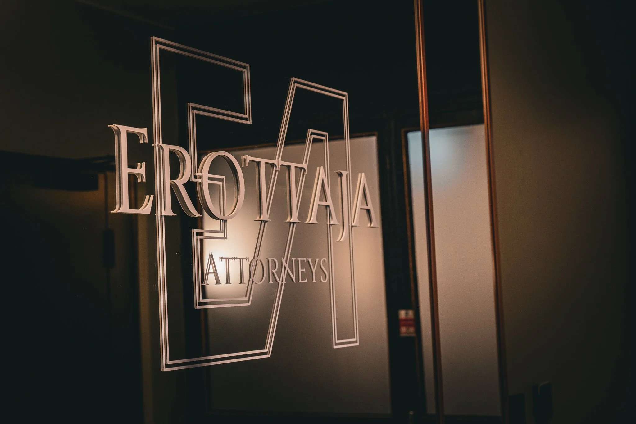 Erottaja Asianajotoimisto avusti Laatukoru Oy:n omistajia heidän myydessään yhtiönsä Keskisen Kello Oy:lle – merkittävä sukupolvenvaihdos korualalla Suomessa&nbsp;