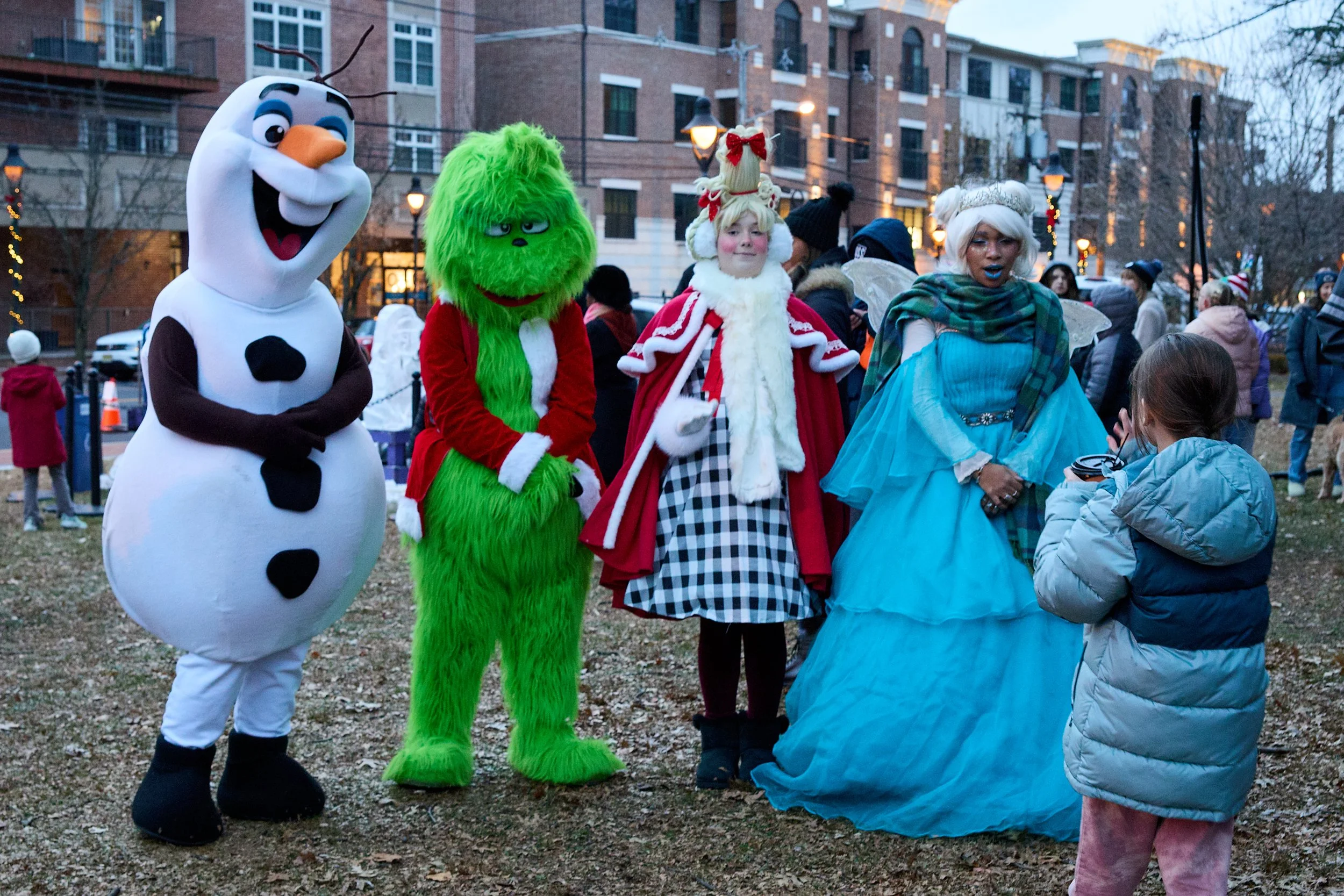 2025-12-13 Maplecrest Tree Lighting 023.jpg