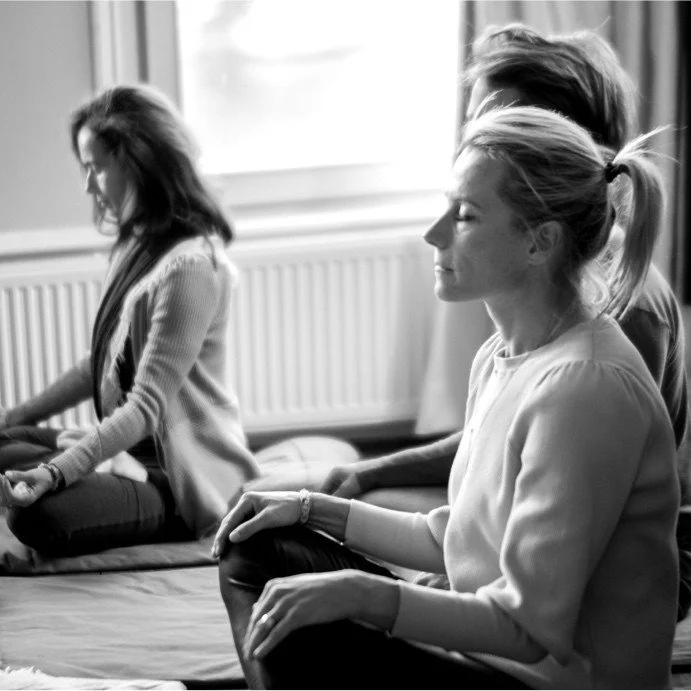 Mensen mediteren.jpg