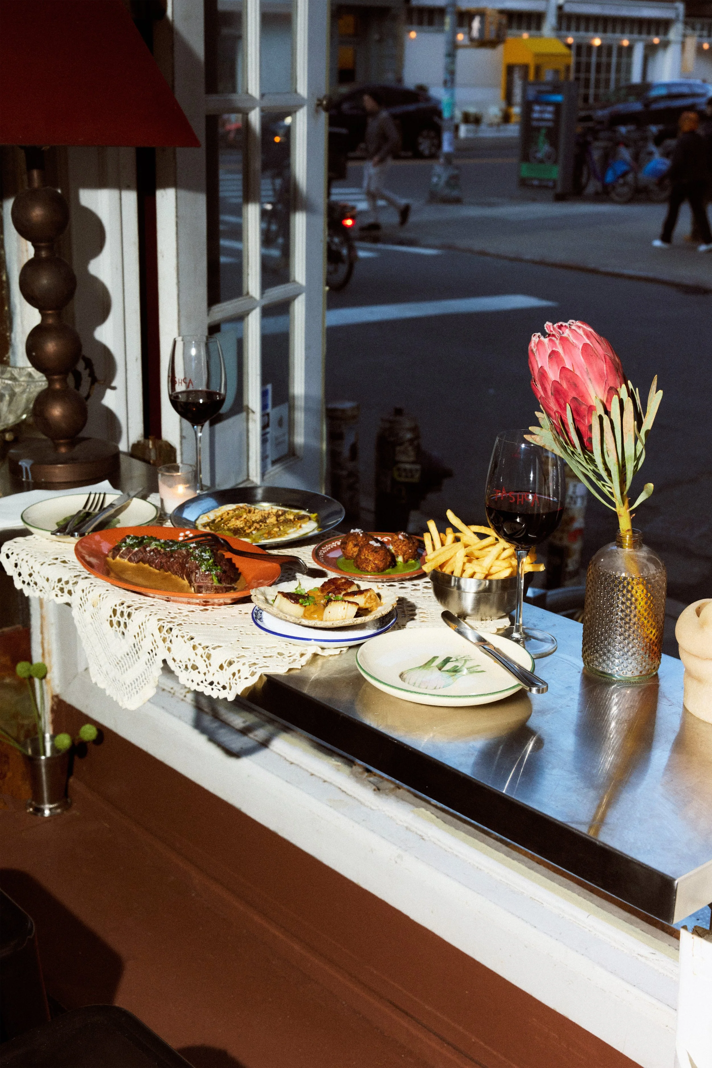 TABLE-RETOUCH2 (1) (1).jpg