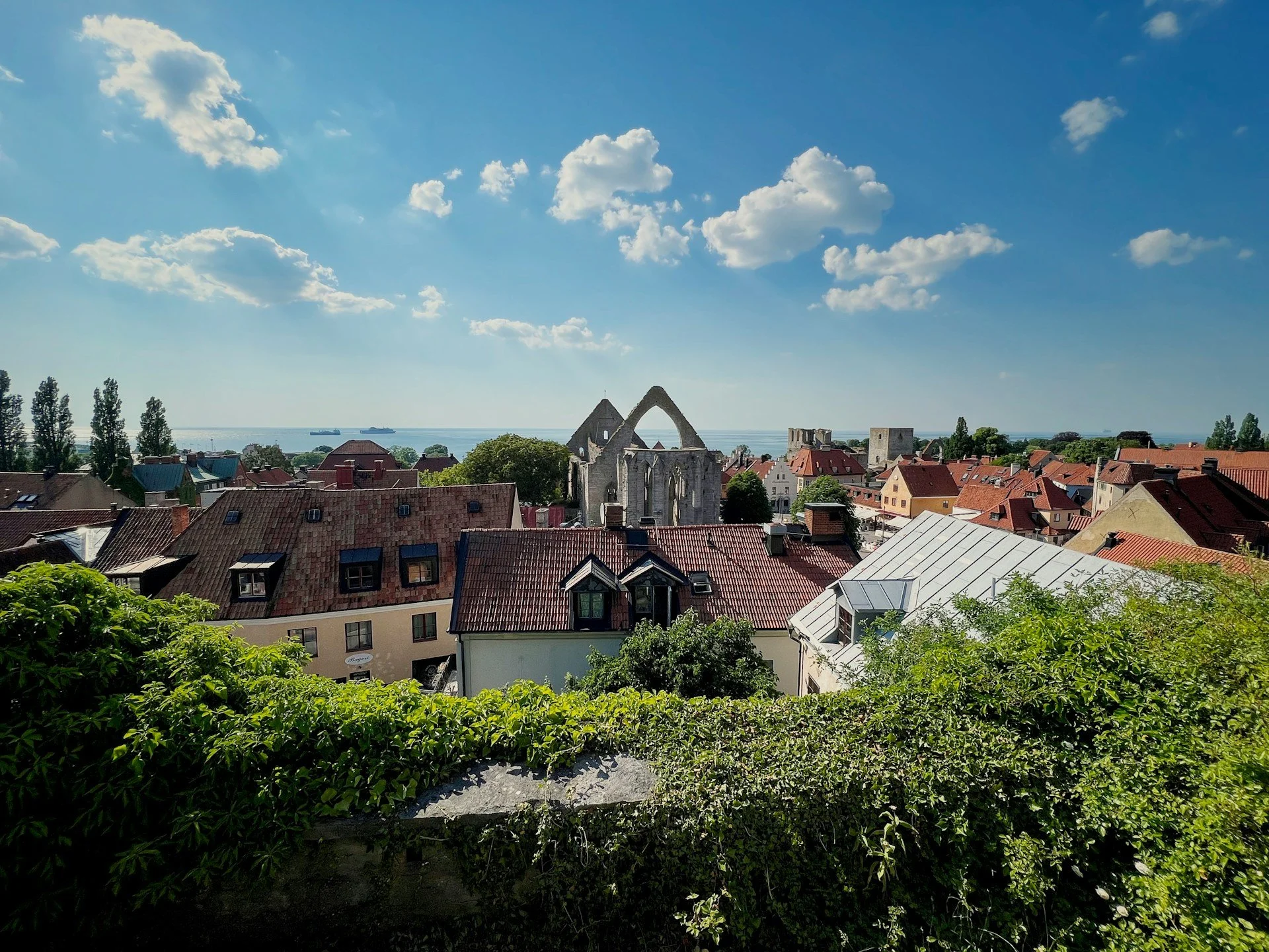 Möteshelg i Visby – från puls till prosecco och penseldrag