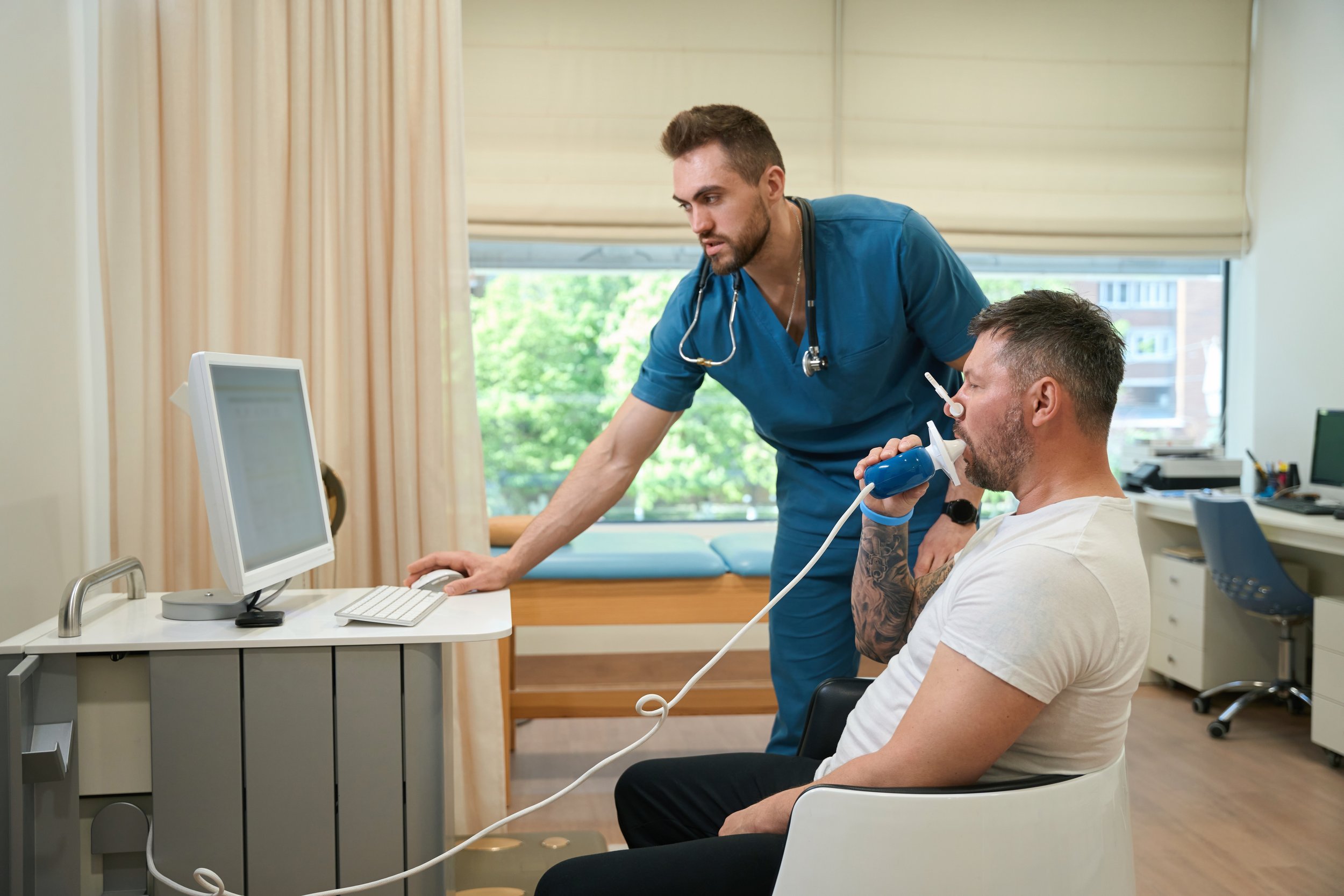 Doctor performing pulmonary function testing to measure FEV1, airflow, and overall respiratory health