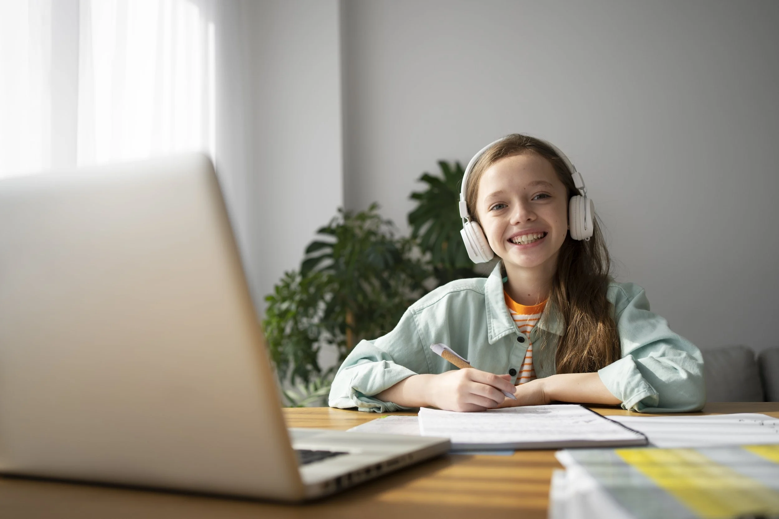 Qualified UK tutor teaching online