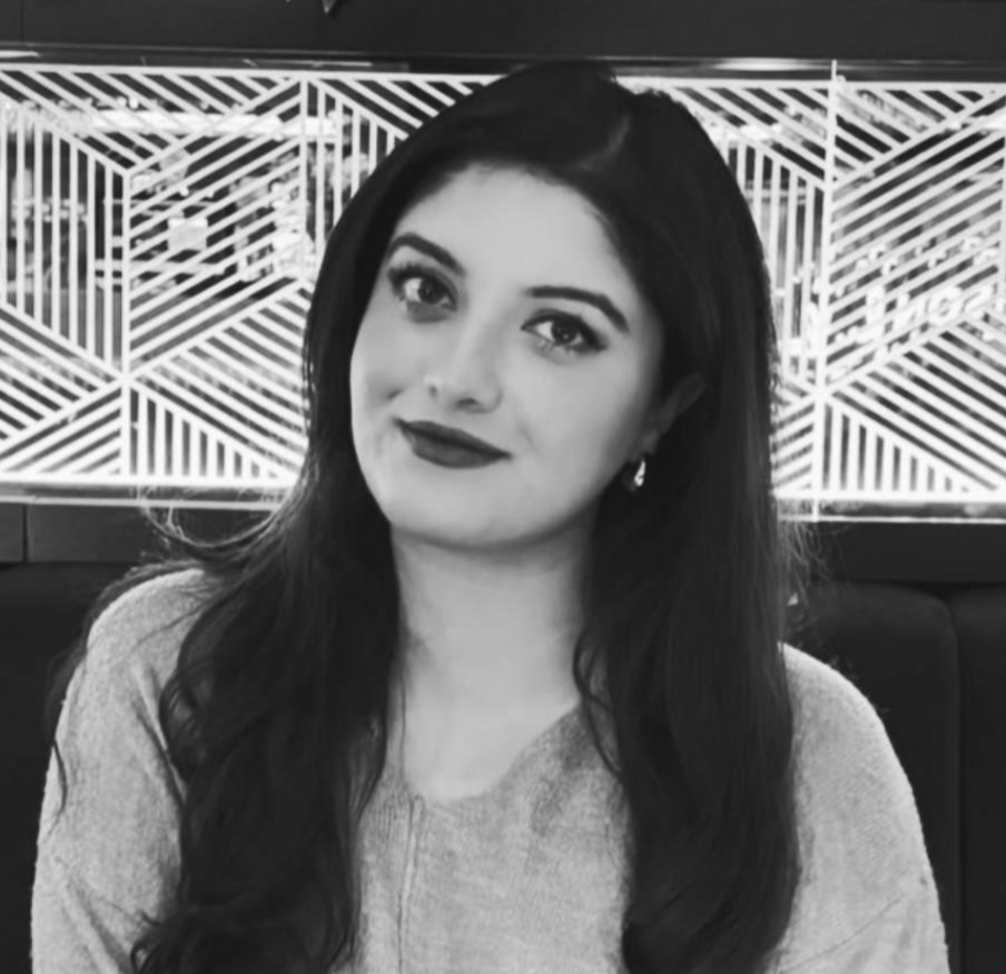 Mahnoor Sultan – English Language & Literature Tutor With a strong academic foundation in law and a deep passion for language.