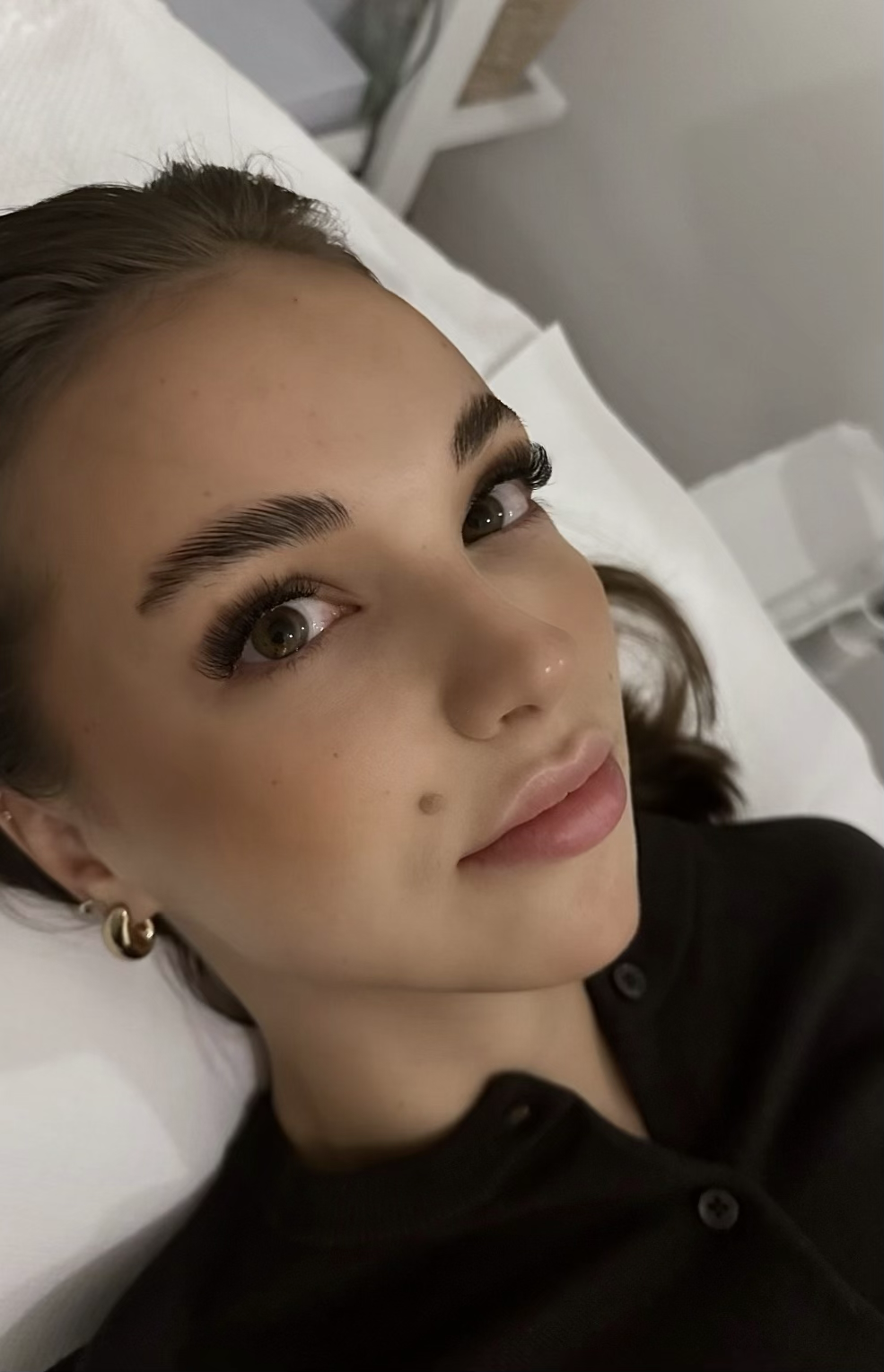 Műszempilla építés Pest belvárosában, parlamenttől 15 percre