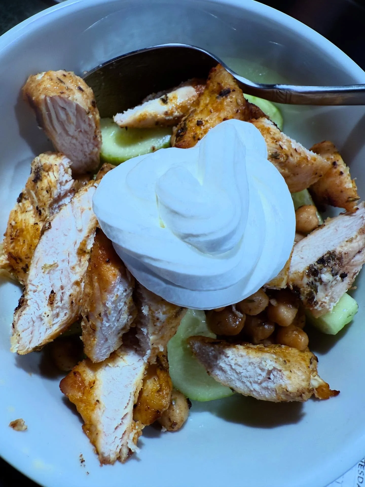 Trying to get back into meal prep for lunch cause that seems to be the weakest link in my day currently 🤪 this was an easy prep with lots of flavor and good nutrition! Swipe for dEATS 😎