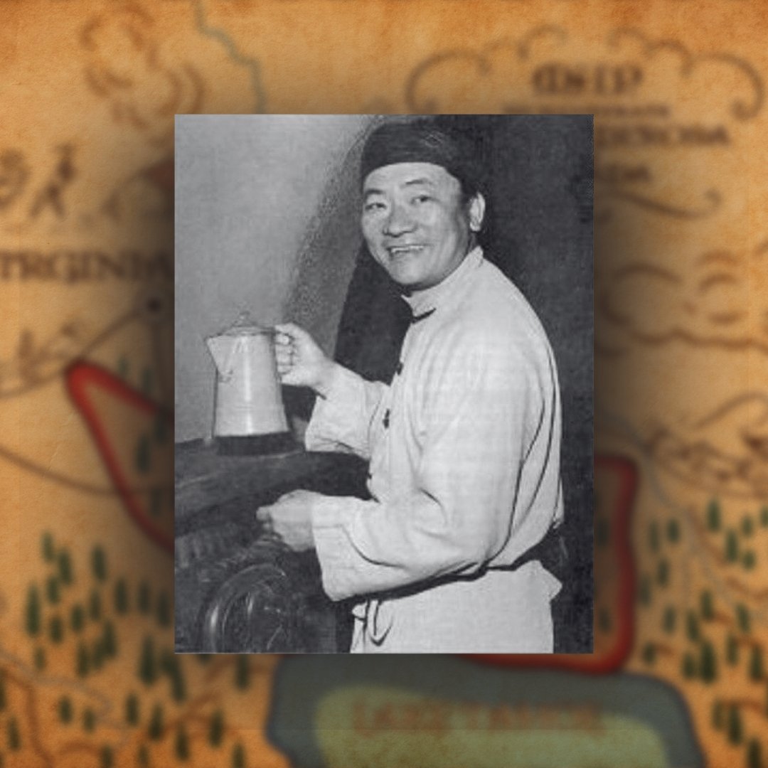 Happy Tuesday! Here&rsquo;s a cute behind-the-scenes photo of Victor Sen Yung as Hop Sing.

TRIVIA: Victor Sen Yung was also an accomplished chef offscreen! He published a popular cookbook in the mid-1970s titled Victor Sen Yung&rsquo;s Great Wok Coo