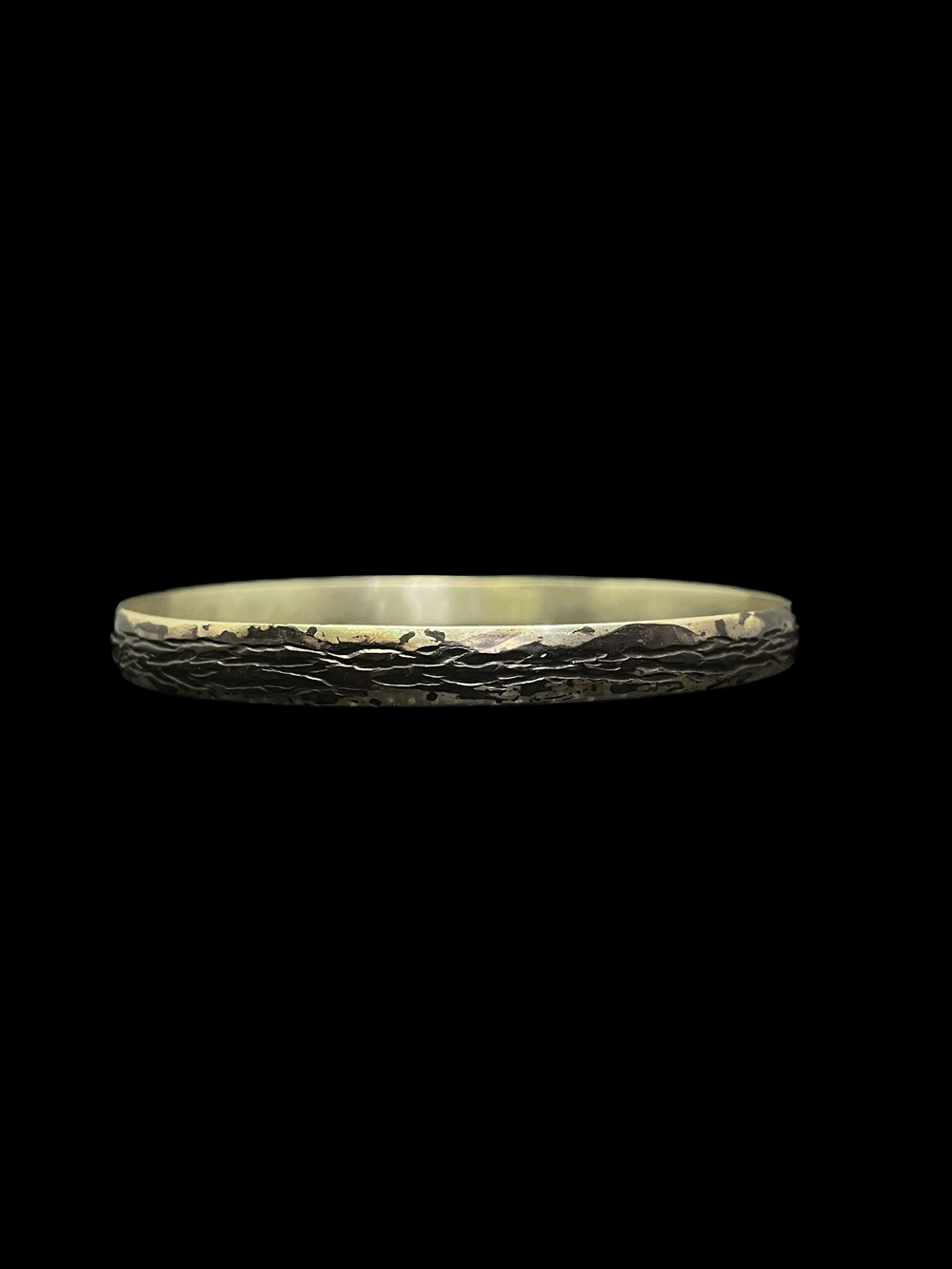 For Samurais, a hand-forged textured silver bangle