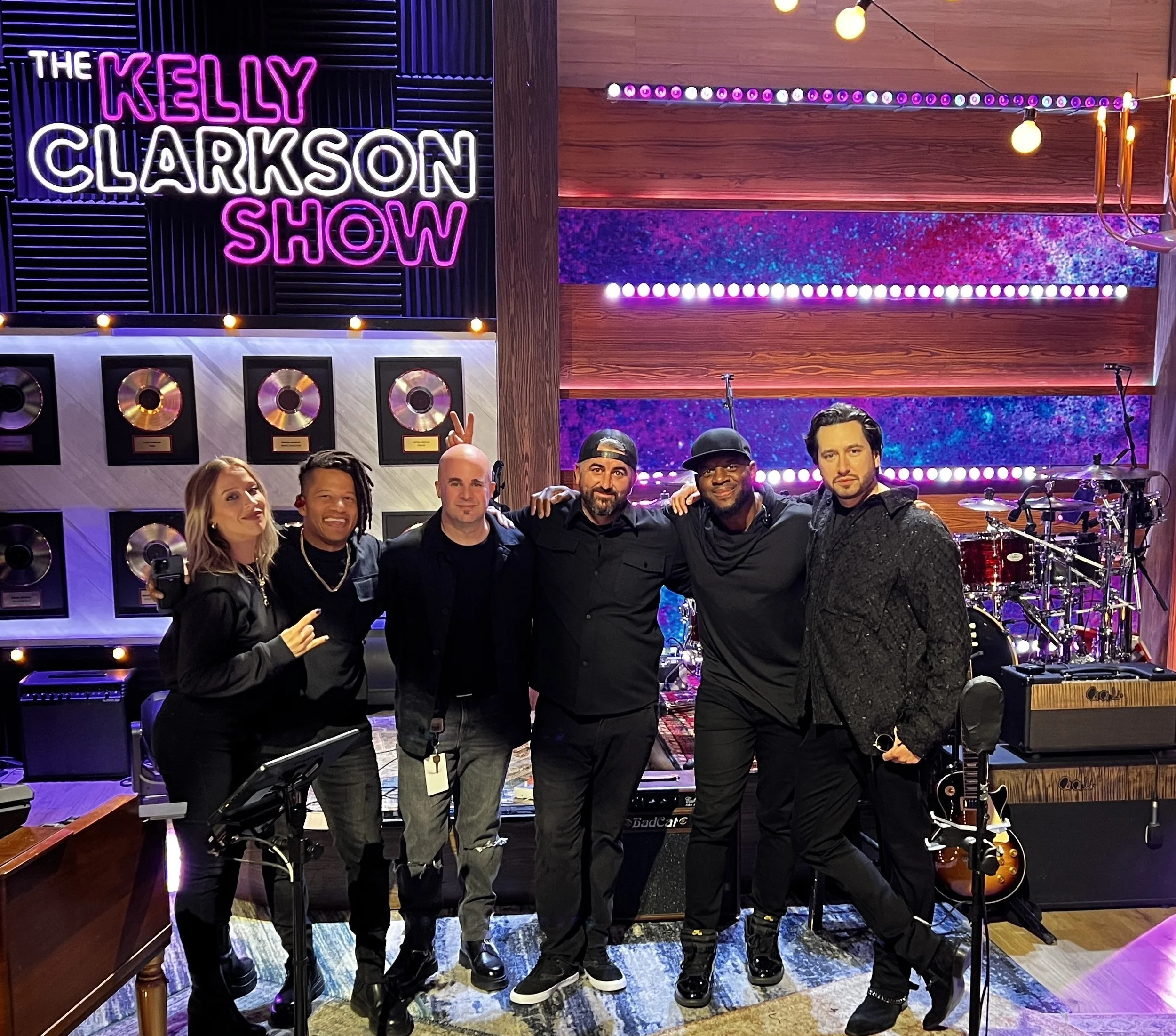 Fischtank joins the stage with Kelly Clarkson's band "My Band Yall"