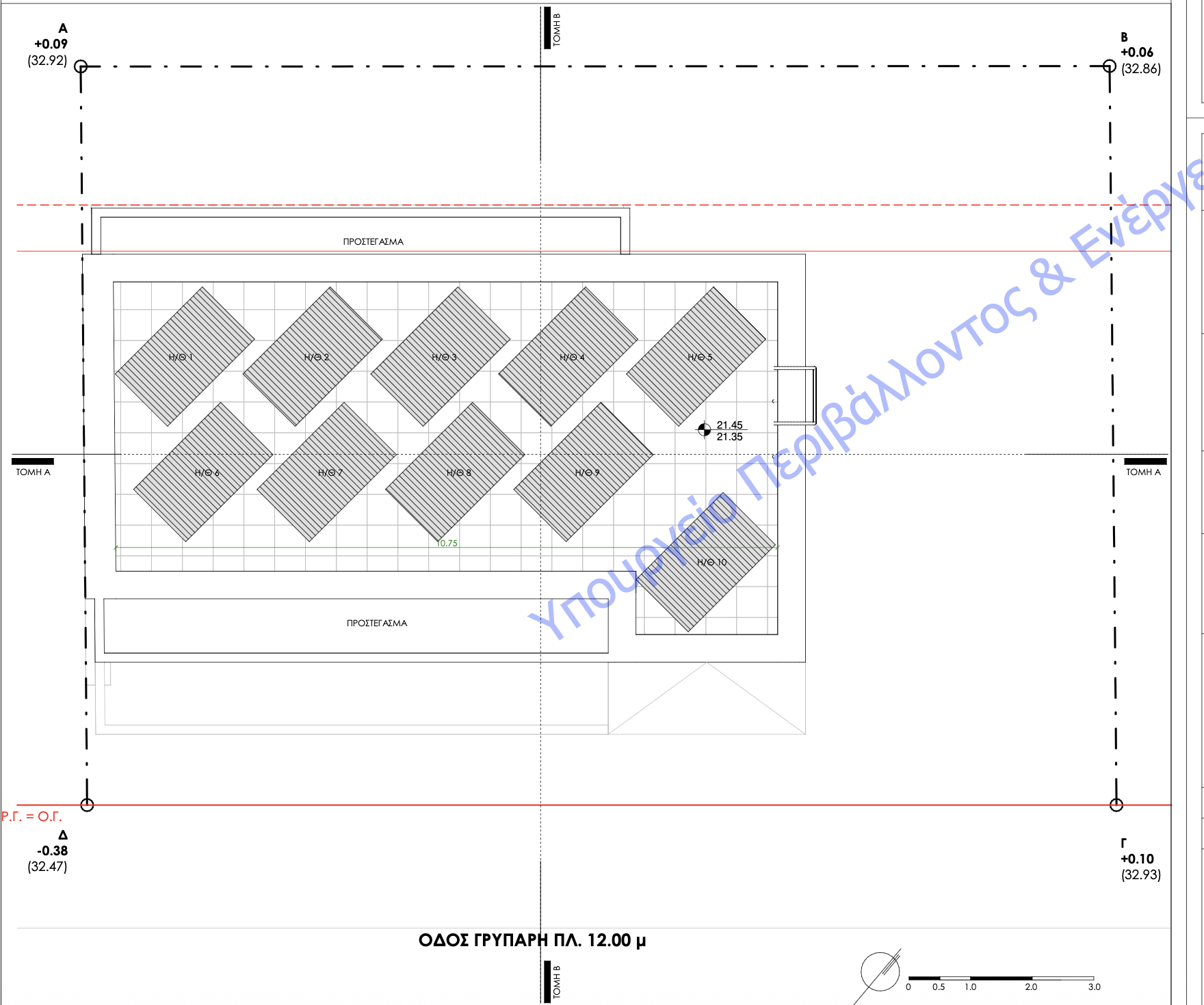 Architectural blueprint of a rooftop layout with solar panel arrangements, labels, and measurements in Greek.